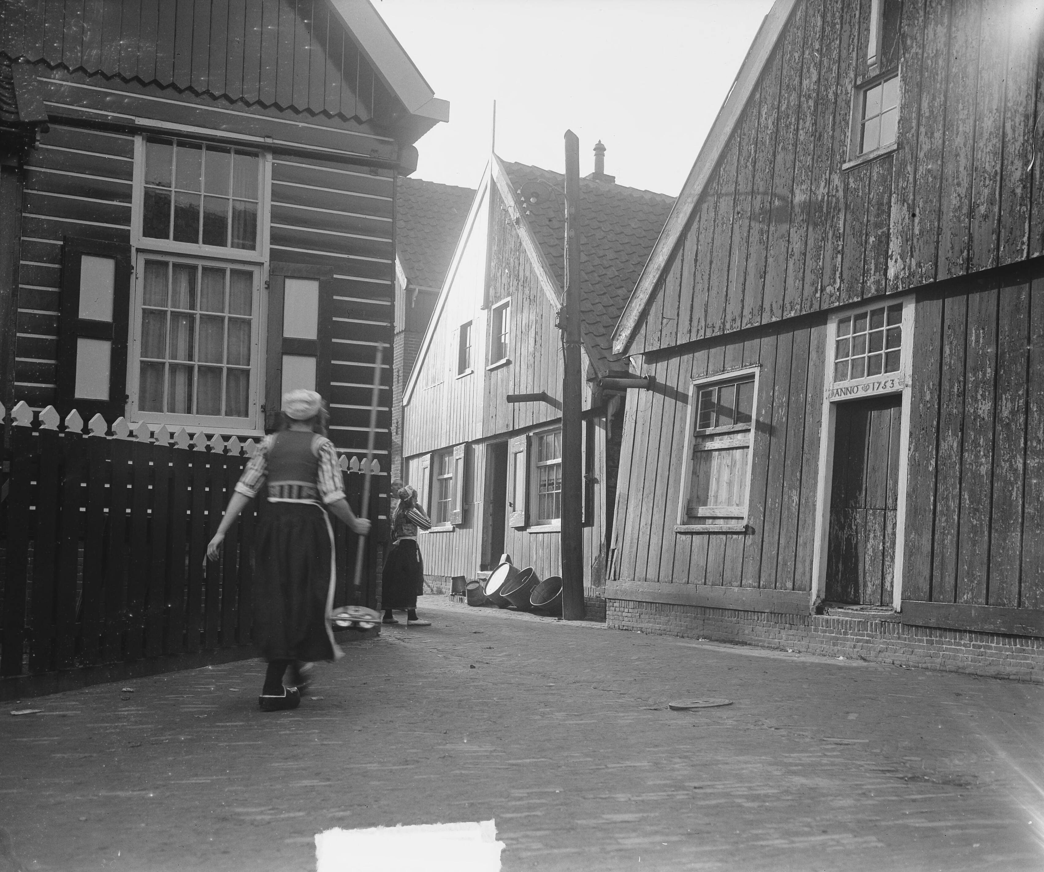 Fotocollectie Anefo — Serie op Marken — Foto: Merk, Ben / Anefo. Licentie: Set B: Rechtenvrij / Publiek Domein. Bron: Nationaal Archief. http://hdl.handle.net/10648/a8bfdffa-d0b4-102d-bcf8-003048976d84