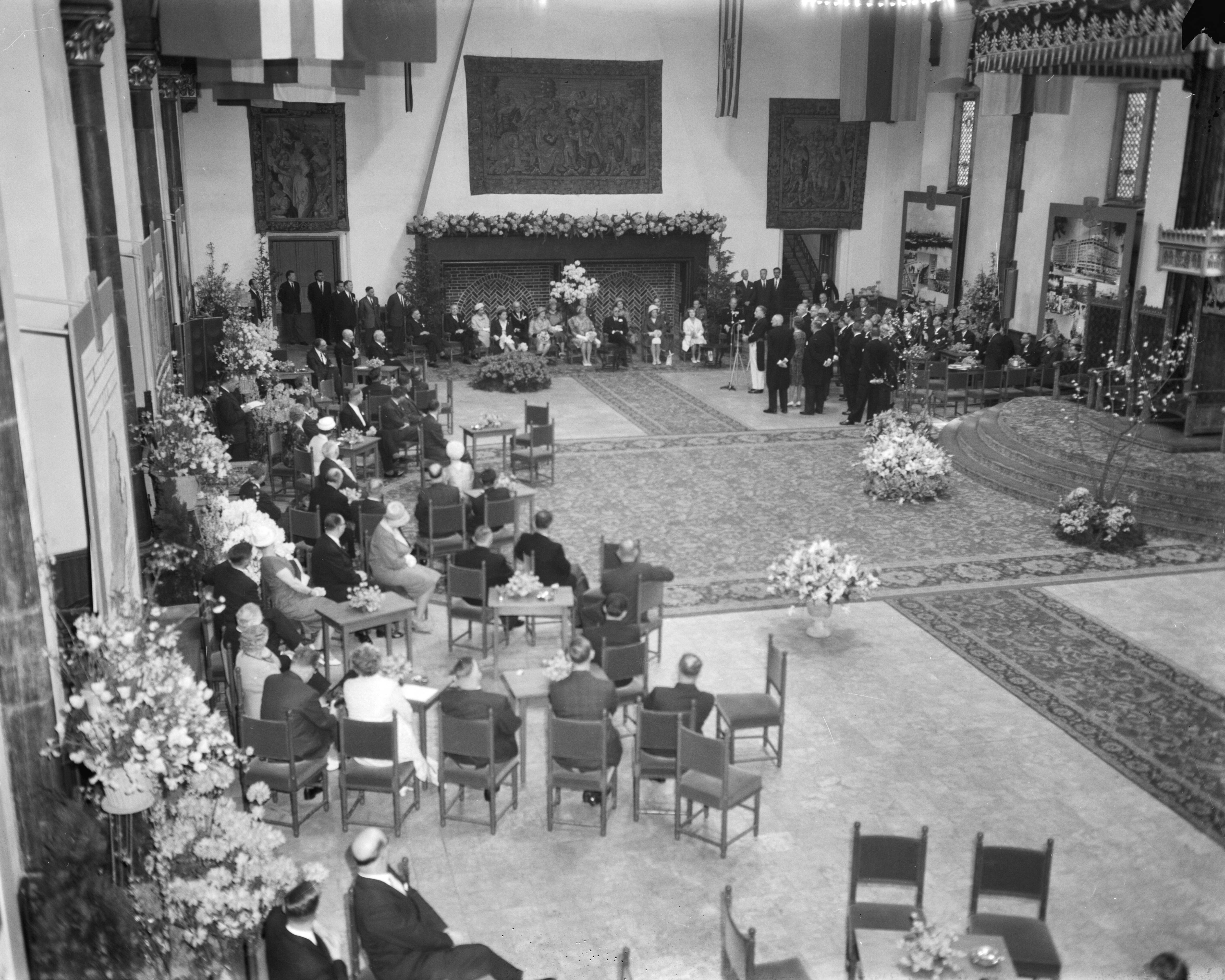 Fotocollectie Anefo — Koninklijk bezoek aan Den Haag — Foto: Bilsen, Joop van / Anefo. Licentie: Set B: Rechtenvrij / Publiek Domein. Bron: Nationaal Archief. http://hdl.handle.net/10648/aa079722-d0b4-102d-bcf8-003048976d84