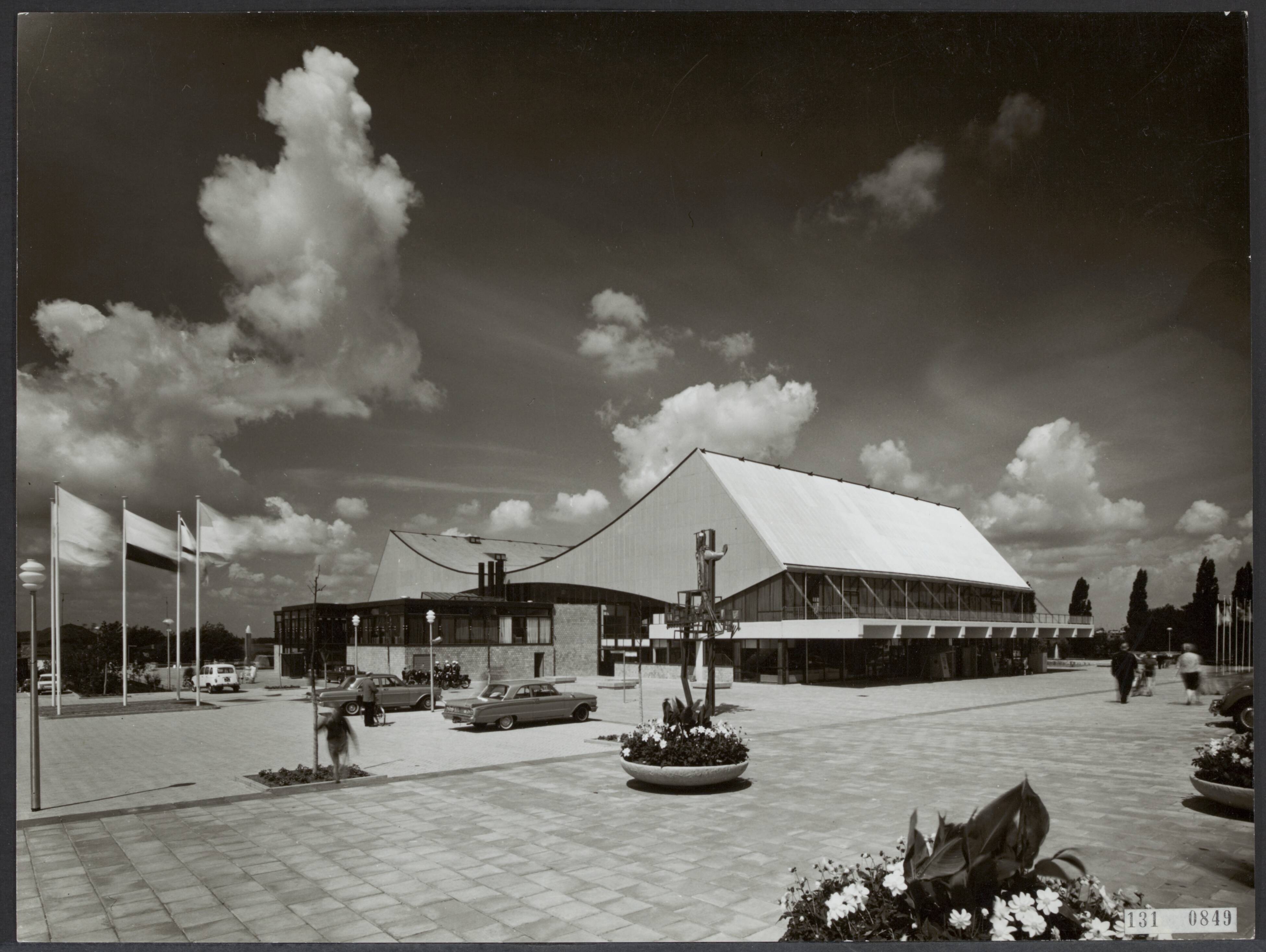 Fotocollectie Rijksvoorlichtingsdienst Eigen — Rodahal te Kerkrade — Foto: Lahaye, Frans. Licentie: Set B: Rechtenvrij / Publiek Domein. Bron: Nationaal Archief. http://hdl.handle.net/10648/af50ae94-d0b4-102d-bcf8-003048976d84