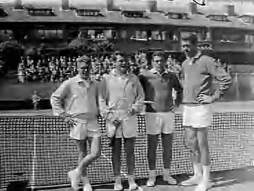 Fotocollectie Anefo — Tennis. Davis-Cup. Nederland tegen Italië (0-5). Vlnr. Dehnert, Van Dalsum, Merlo en Sirola — Foto: Bilsen, Joop van / Anefo. Licentie: Set B: Rechtenvrij / Publiek Domein. Bron: Nationaal Archief. http://hdl.handle.net/10648/a95fe5ae-d0b4-102d-bcf8-003048976d84