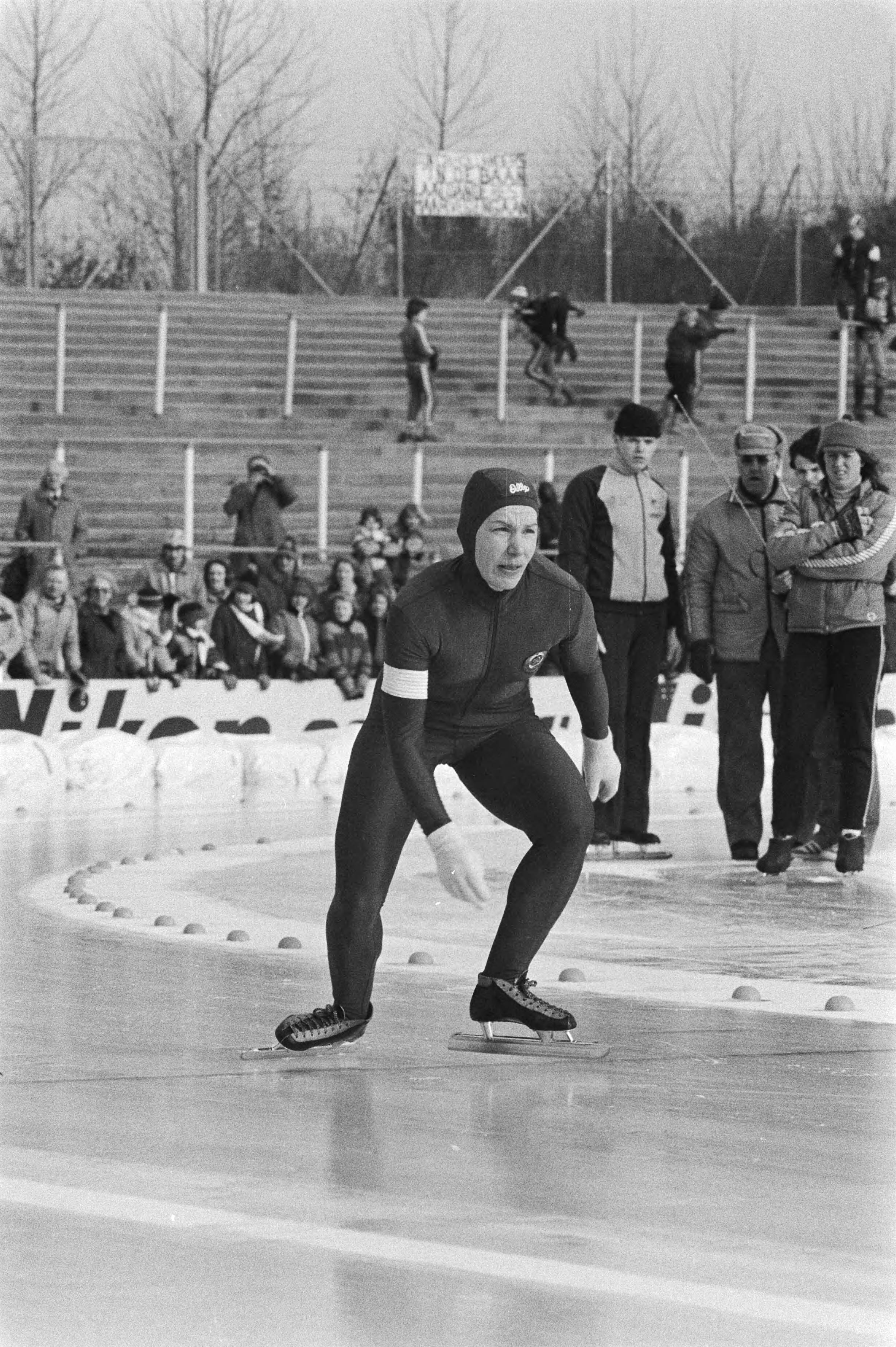 Fotocollectie Anefo — Wereldkampioenschappen schaatsen dames allround in Den Haag. Tatyana Averina (Sovjet-Unie) in actie. — Foto: Suyk, Koen / Anefo. Licentie: Set B: Rechtenvrij / Publiek Domein. Bron: Nationaal Archief. http://hdl.handle.net/10648/acc3b86a-d0b4-102d-bcf8-003048976d84