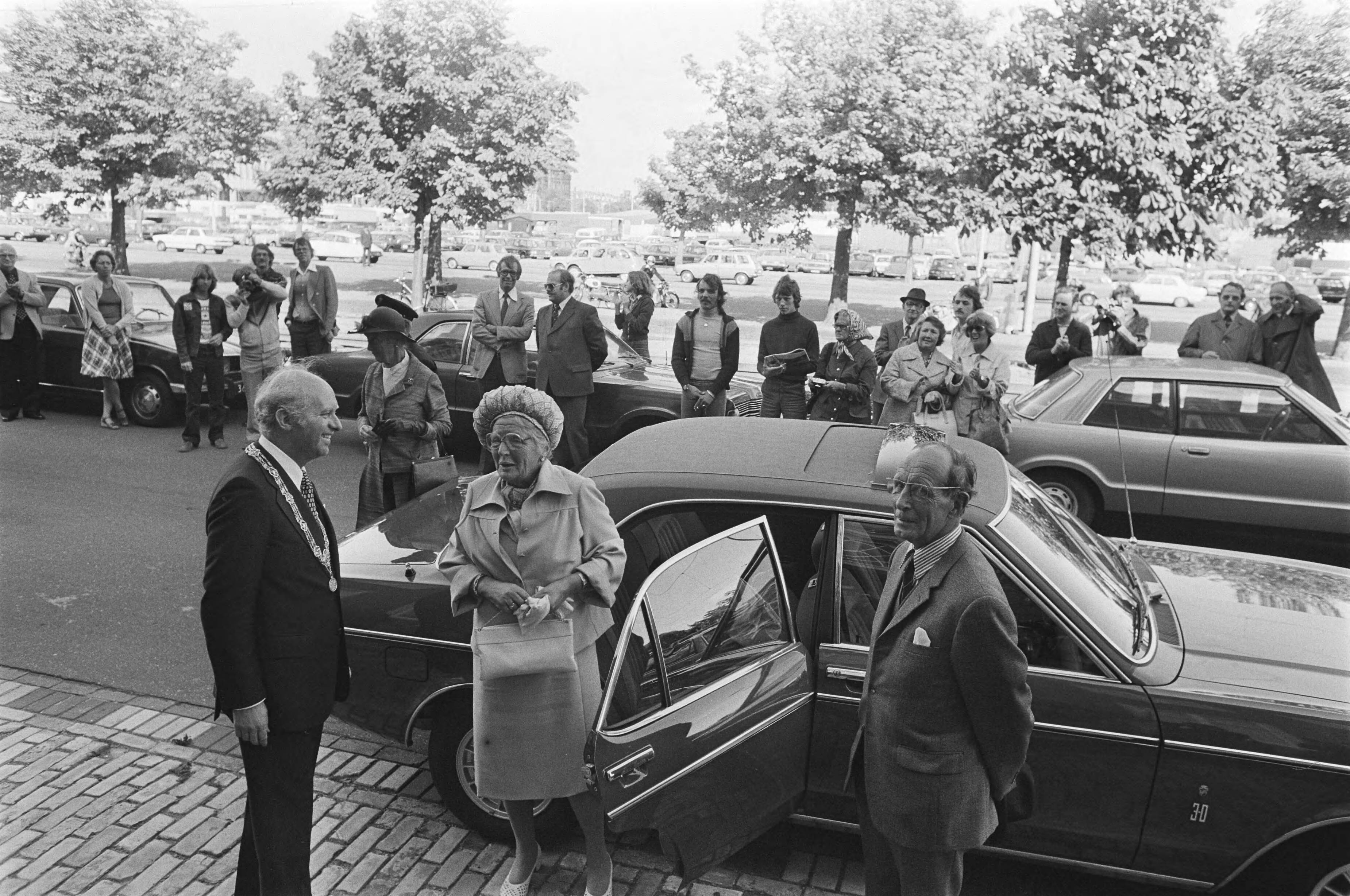 Fotocollectie Anefo — koningin Juliana bij inwijding gerestaureerde synagoge van Liberaal Joodse Gemeente in Den Haag , koningin Juliana tijdens inwijding — Foto: Verhoeff, Bert / Anefo. Licentie: Set B: Rechtenvrij / Publiek Domein. Bron: Nationaal Archief. http://hdl.handle.net/10648/ac8af78c-d0b4-102d-bcf8-003048976d84