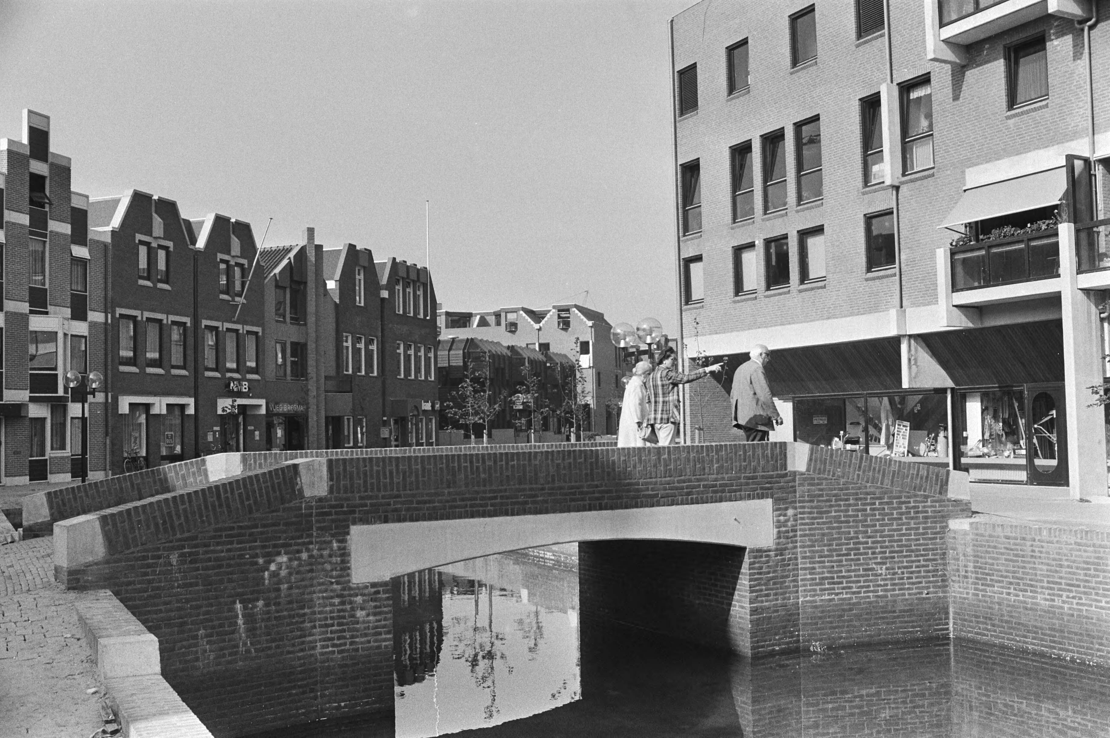 Winkelcentrum Almere Haven — Almere|Flevoland|winkelcentra — Foto: Suyk, Koen / Anefo. Licentie: Set B: Rechtenvrij / Publiek Domein. Bron: Nationaal Archief. http://hdl.handle.net/10648/acd0a6f6-d0b4-102d-bcf8-003048976d84