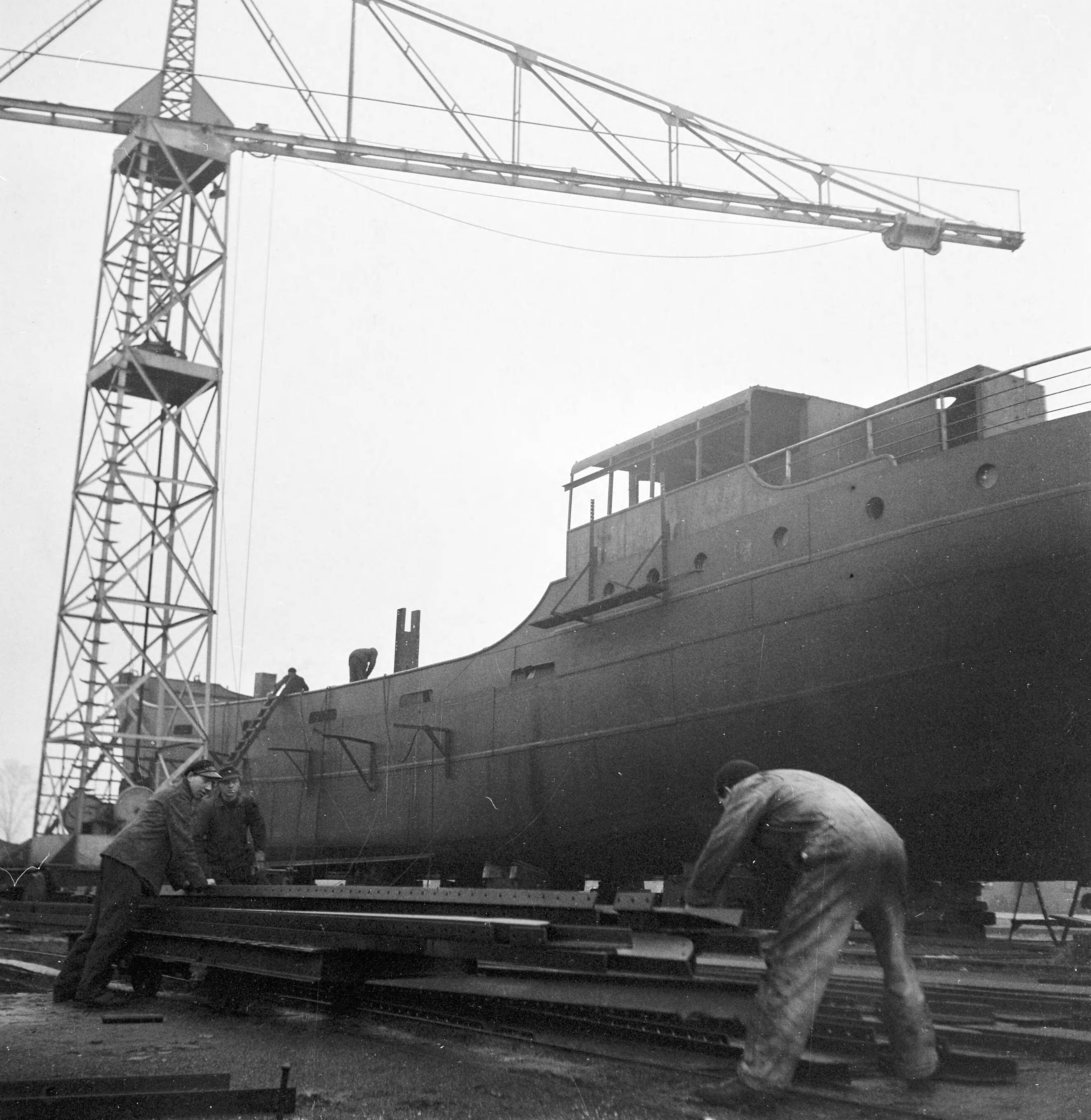 Fotocollectie Anefo — Scheepbouwwerf Groningen zie ook 13269 en 13272 — Foto: Breijer, Charles / Anefo. Licentie: Set B: Rechtenvrij / Publiek Domein. Bron: Nationaal Archief. http://hdl.handle.net/10648/a892662e-d0b4-102d-bcf8-003048976d84