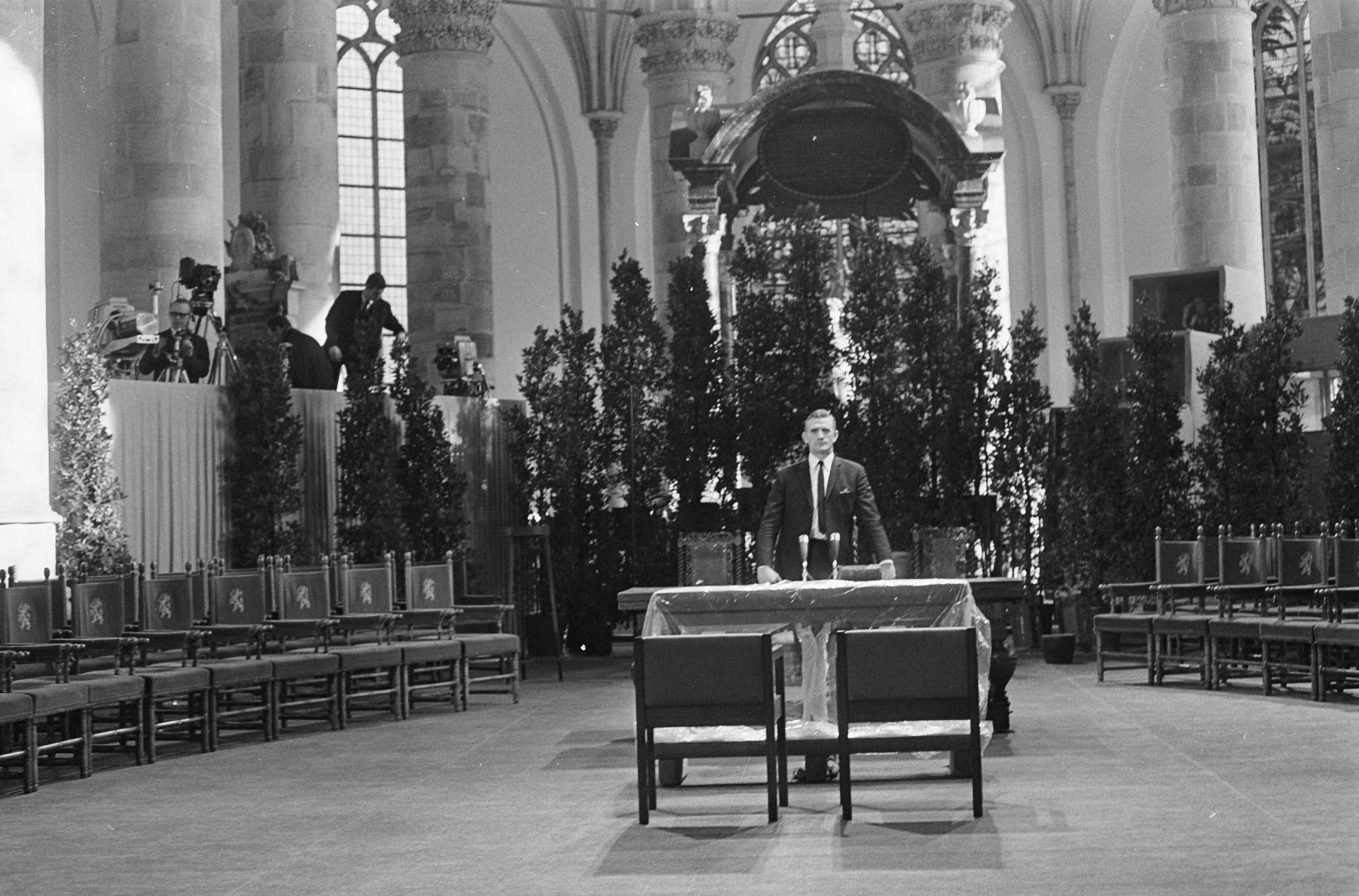 Fotocollectie Anefo — Proefinzegenen in de St. Jacobskerk , overzicht werkzaamheden in de St. Jacobskerk te Den Haag — Foto: Nijs, Jac. de / Anefo. Licentie: Set B: Rechtenvrij / Publiek Domein. Bron: Nationaal Archief. http://hdl.handle.net/10648/ab0b4bf0-d0b4-102d-bcf8-003048976d84