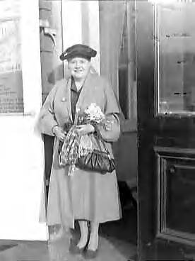 Fotocollectie Anefo — Coba Kelling 40 jaar bij toneel in Den Haag — Foto: Behrens, Herbert F. / Anefo. Licentie: Set B: Rechtenvrij / Publiek Domein. Bron: Nationaal Archief. http://hdl.handle.net/10648/a95af2ce-d0b4-102d-bcf8-003048976d84