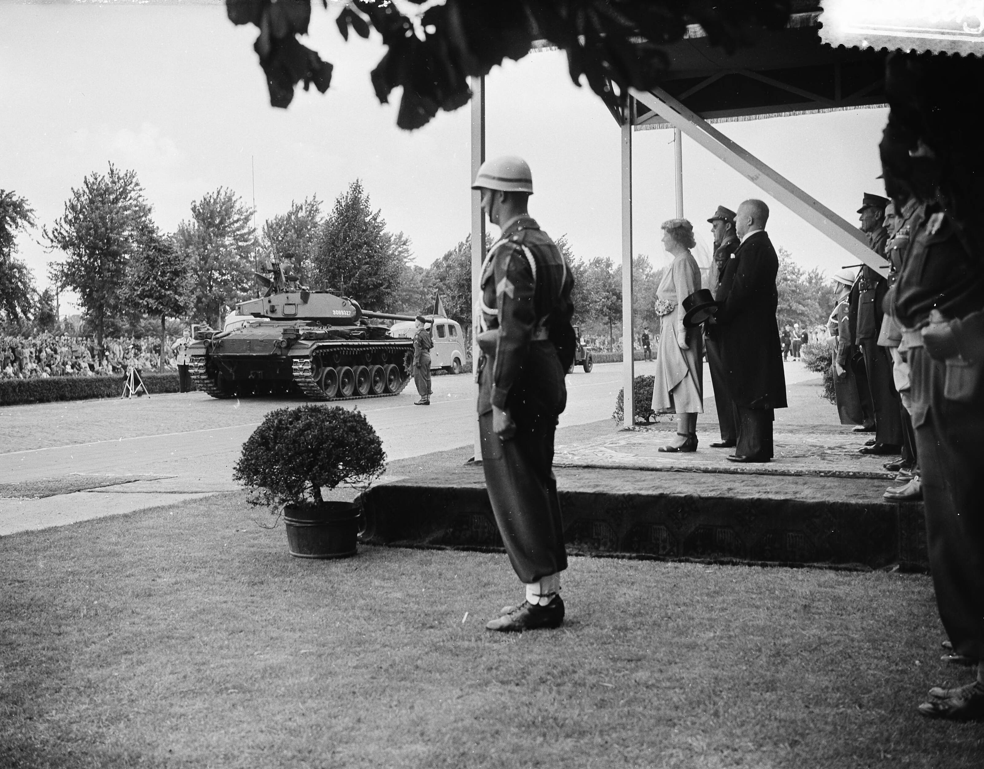 Fotocollectie Anefo — Bezoek Koningin Juliana aan jubilerend Breda — Foto: Bilsen, Joop van / Anefo. Licentie: Set B: Rechtenvrij / Publiek Domein. Bron: Nationaal Archief. http://hdl.handle.net/10648/ad75de50-d0b4-102d-bcf8-003048976d84