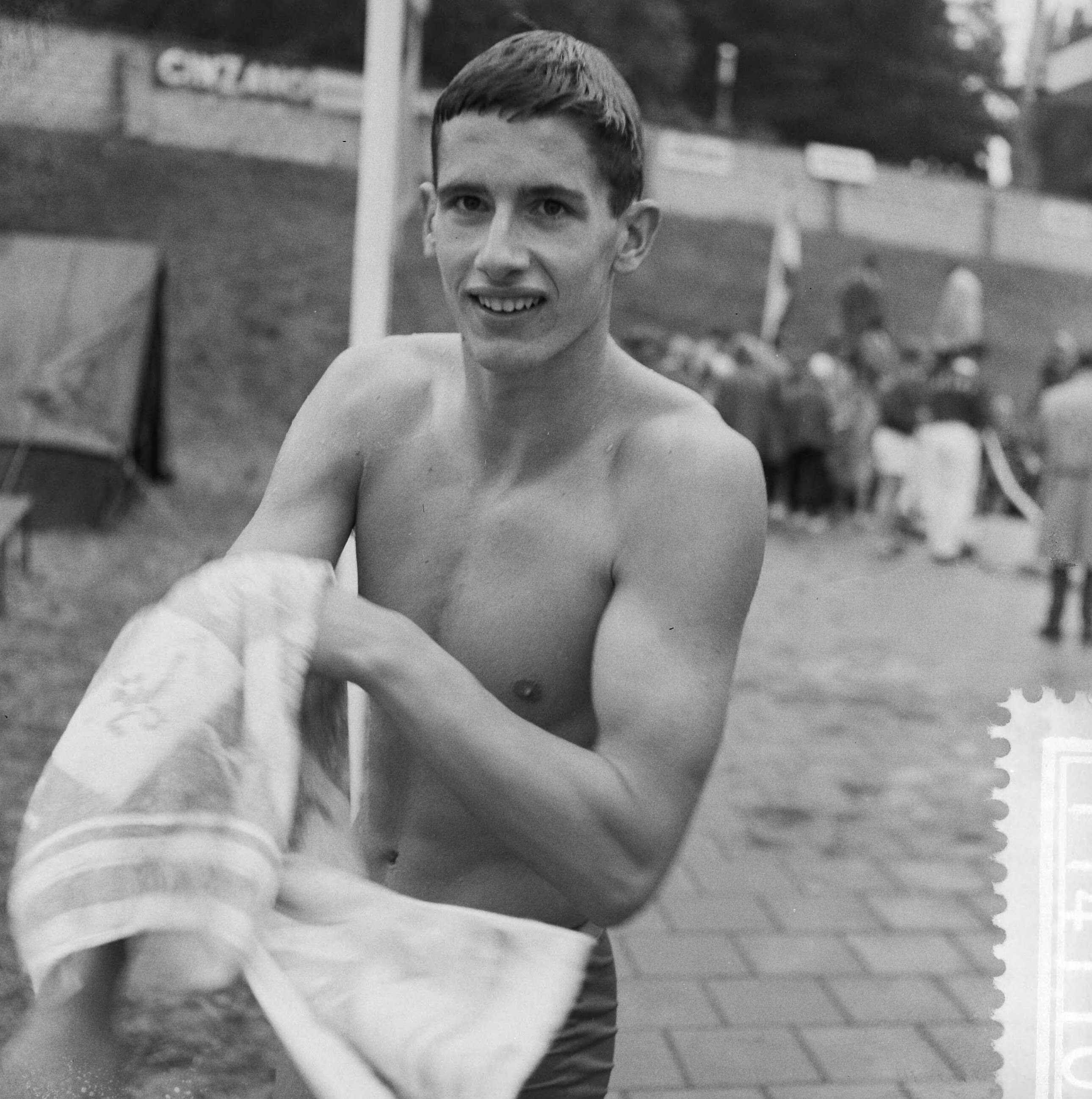 Fotocollectie Anefo — Zwemwedstrijden Nederland tegen Duitsland te Maastricht, Ronnie Kroon verbetert 100 meter vrije slag — Foto: Behrens, Herbert F. / Anefo. Licentie: Set B: Rechtenvrij / Publiek Domein. Bron: Nationaal Archief. http://hdl.handle.net/10648/a9b3eed8-d0b4-102d-bcf8-003048976d84