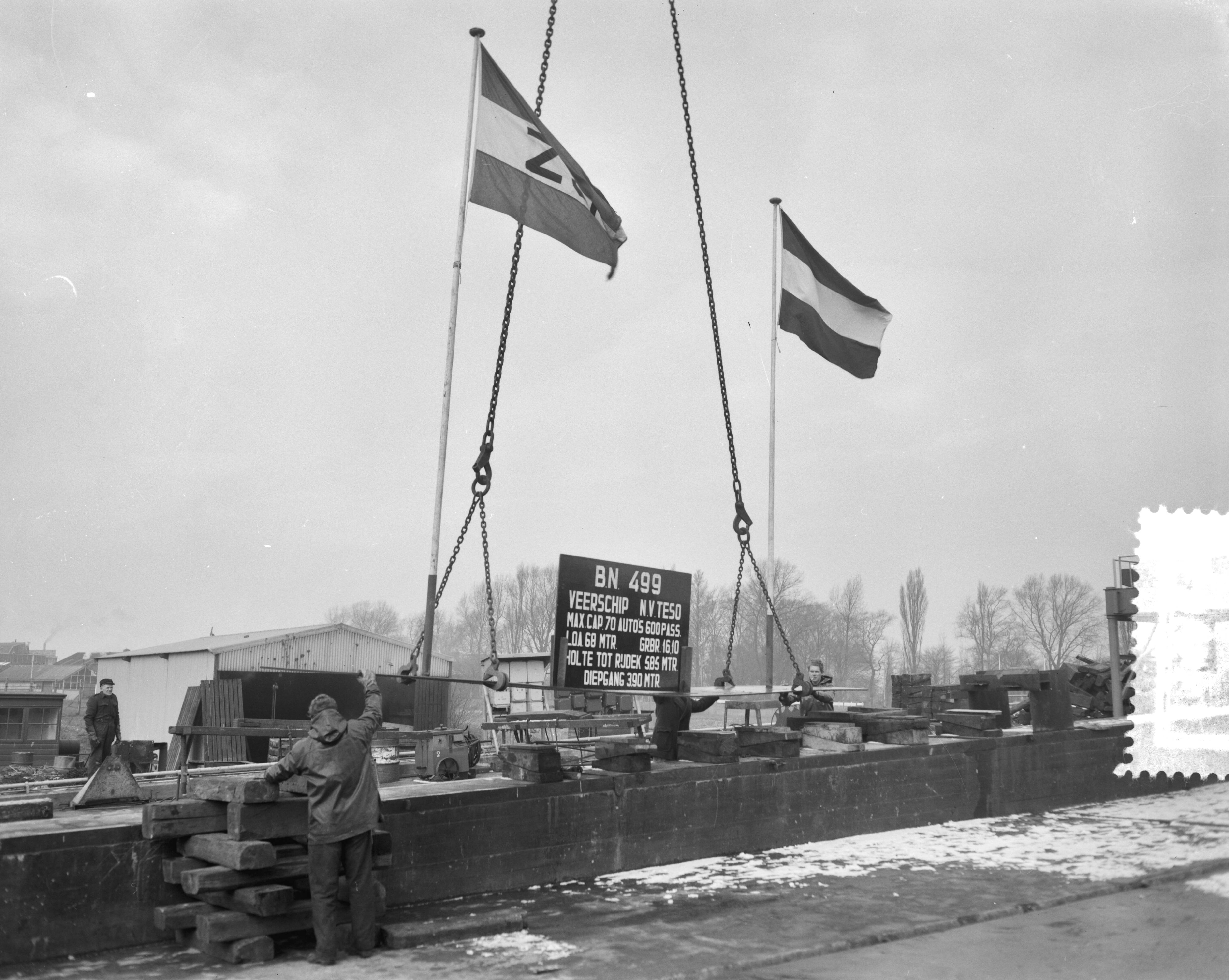 Fotocollectie Anefo — Kiellegging van het veerschip "Marsdiep" van de N.V. Teso bij de N.V. Zaanlandsche Scheepsbouw Maatschappij — Foto: Bilsen, Joop van / Anefo. Licentie: Set B: Rechtenvrij / Publiek Domein. Bron: Nationaal Archief. http://hdl.handle.net/10648/a9fb783e-d0b4-102d-bcf8-003048976d84