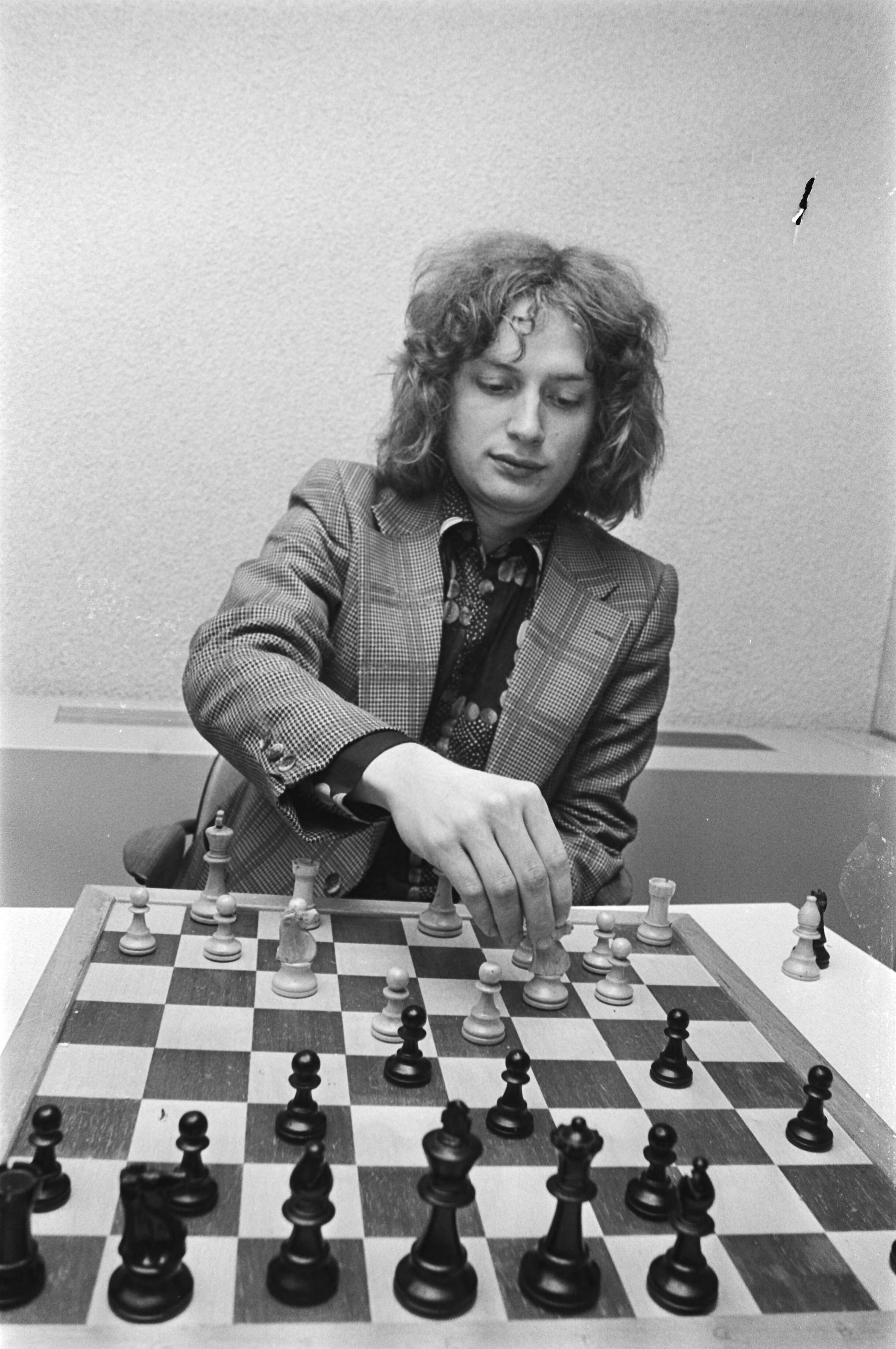 Fotocollectie Anefo — Nederlandse kampioenschappen schaken Leeuwarden; Jan Timman aan zet — Foto: Bogaerts, Rob / Anefo. Licentie: Set B: Rechtenvrij / Publiek Domein. Bron: Nationaal Archief. http://hdl.handle.net/10648/ac81e016-d0b4-102d-bcf8-003048976d84