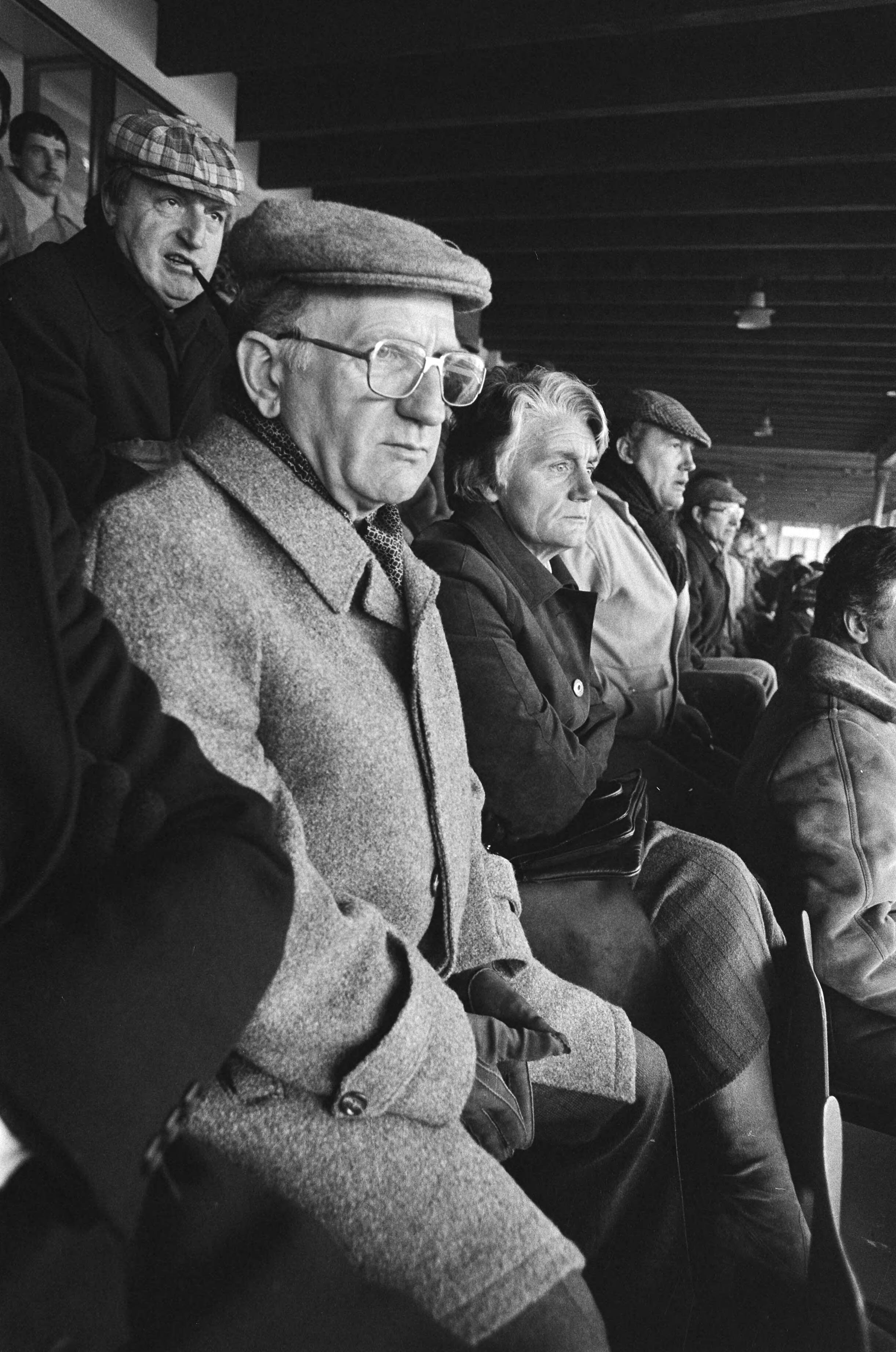 Fotocollectie Anefo — Interland Nederland tegen Cyprus 3-0 in Groningen, toekomstige bondscoach van Nederlands elftal, Kees Rijvers op tribune tijdens wedstrijd — Foto: Antonisse, Marcel / Anefo. Licentie: Set B: Rechtenvrij / Publiek Domein. Bron: Nationaal Archief. http://hdl.handle.net/10648/acf5823c-d0b4-102d-bcf8-003048976d84