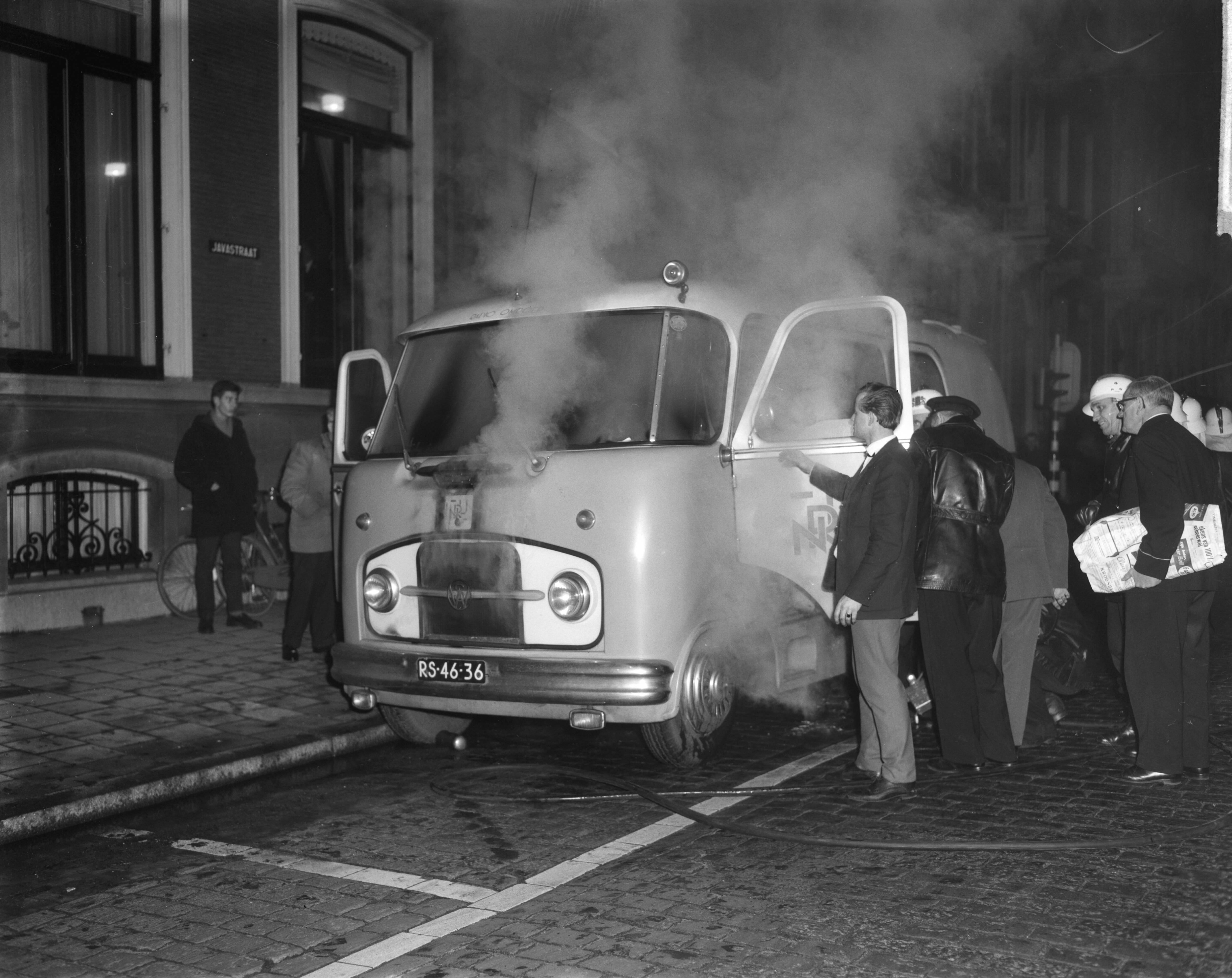 Fotocollectie Anefo — Prijsuitreiking Jan Campertprijs in Den Haag — Foto: Koch, Eric / Anefo. Licentie: Set B: Rechtenvrij / Publiek Domein. Bron: Nationaal Archief. http://hdl.handle.net/10648/aa2321d6-d0b4-102d-bcf8-003048976d84