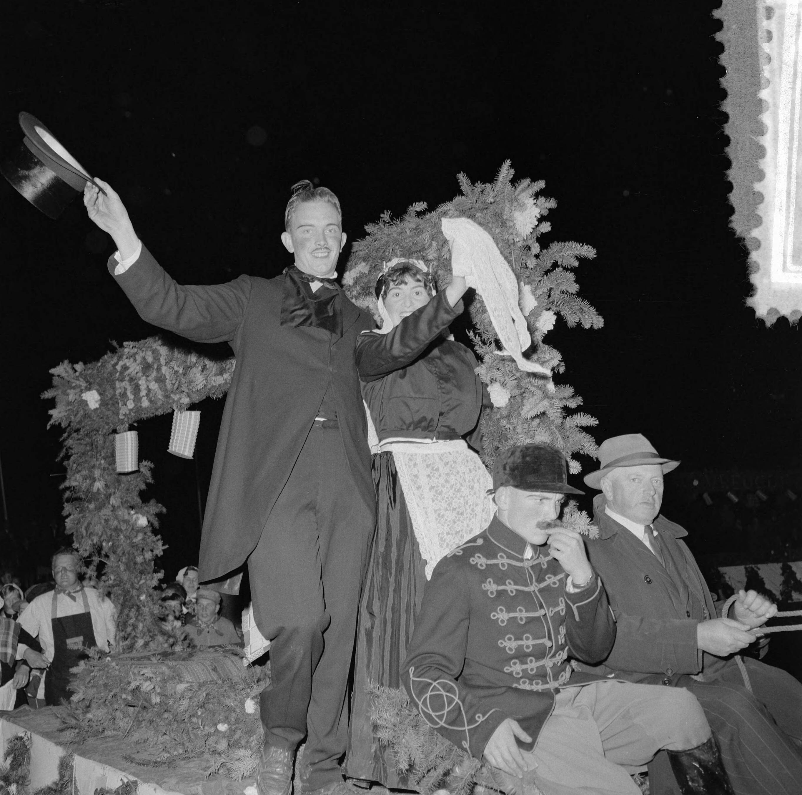 Avondfeest 75 jaar kaasmarkt Bodegraven — Foto: Behrens, Herbert F. / Anefo. — Licentie: Set B: Rechtenvrij / Publiek Domein. Bron: Nationaal Archief. http://hdl.handle.net/10648/a96a523c-d0b4-102d-bcf8-003048976d84