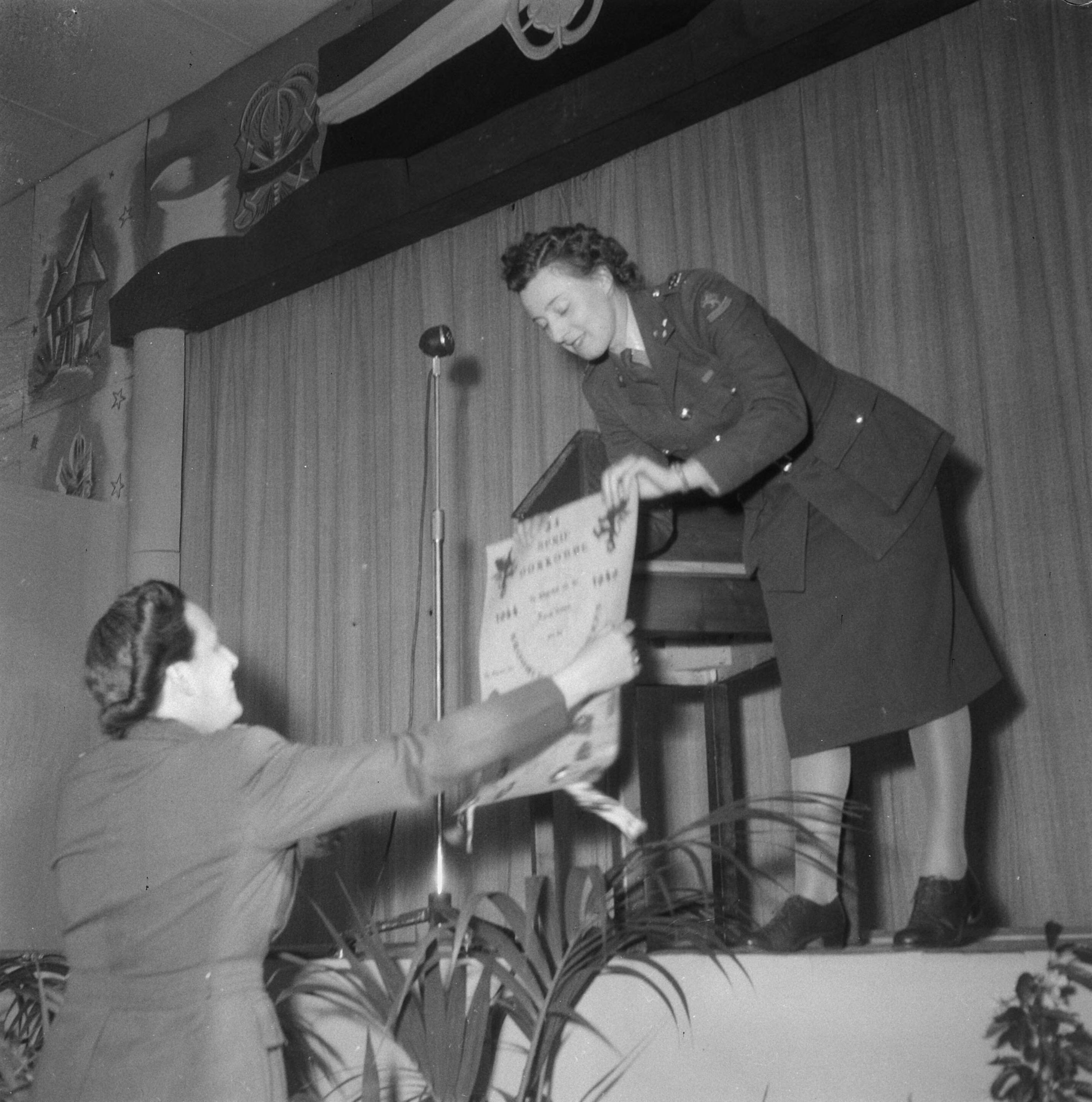 Fotocollectie Anefo — Vijf jarig bestaan VHK Den Haag — Foto: Oorschot, […] van / Anefo. Licentie: Set B: Rechtenvrij / Publiek Domein. Bron: Nationaal Archief. http://hdl.handle.net/10648/a8c6bdc0-d0b4-102d-bcf8-003048976d84