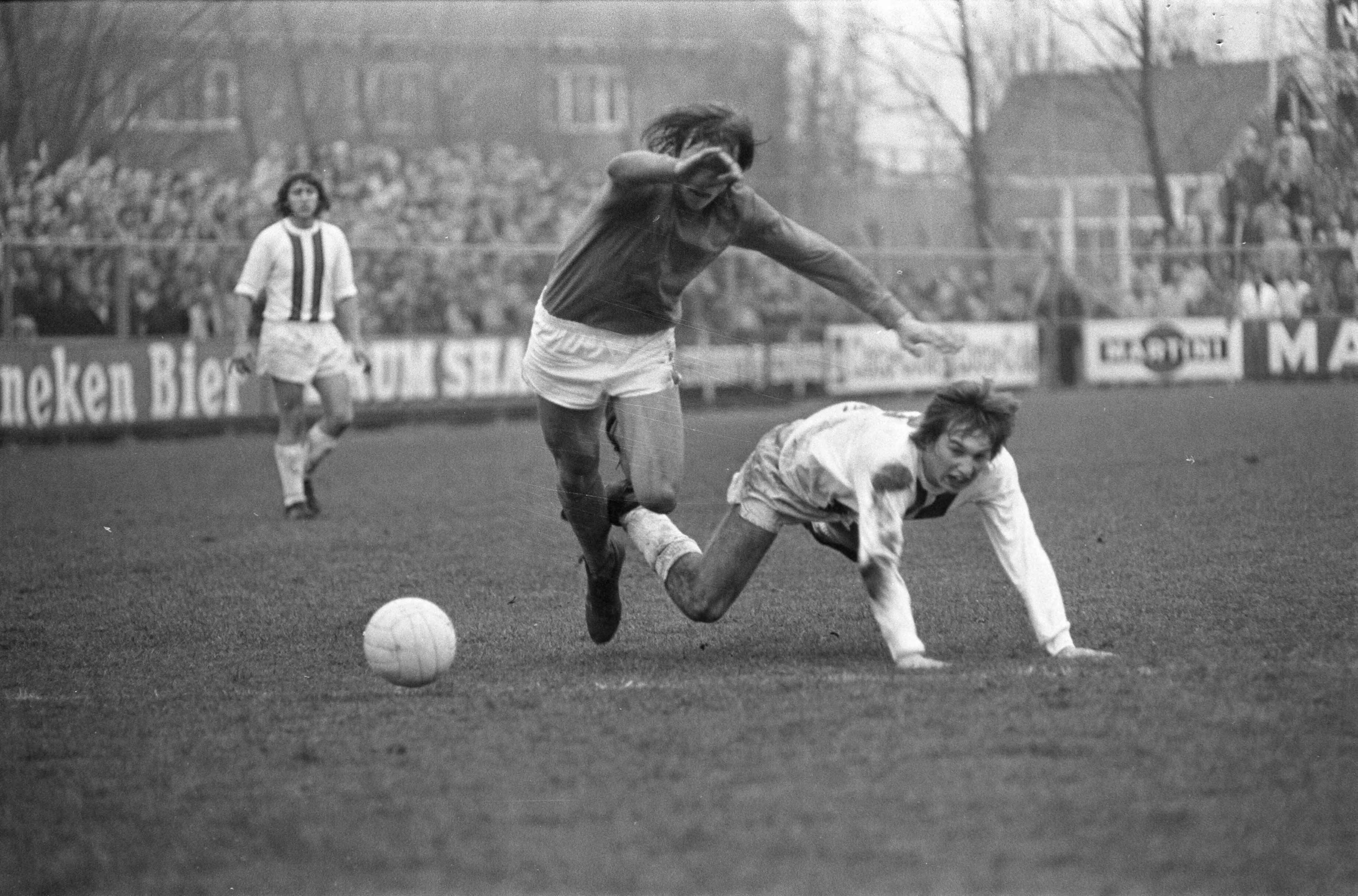 Fotocollectie Anefo — Volendam tegen Excelsior 1-0, kwartfinale KNVB beker ; spelmoment — Foto: Peters, Hans / Anefo. Licentie: Set B: Rechtenvrij / Publiek Domein. Bron: Nationaal Archief. http://hdl.handle.net/10648/abe5997c-d0b4-102d-bcf8-003048976d84
