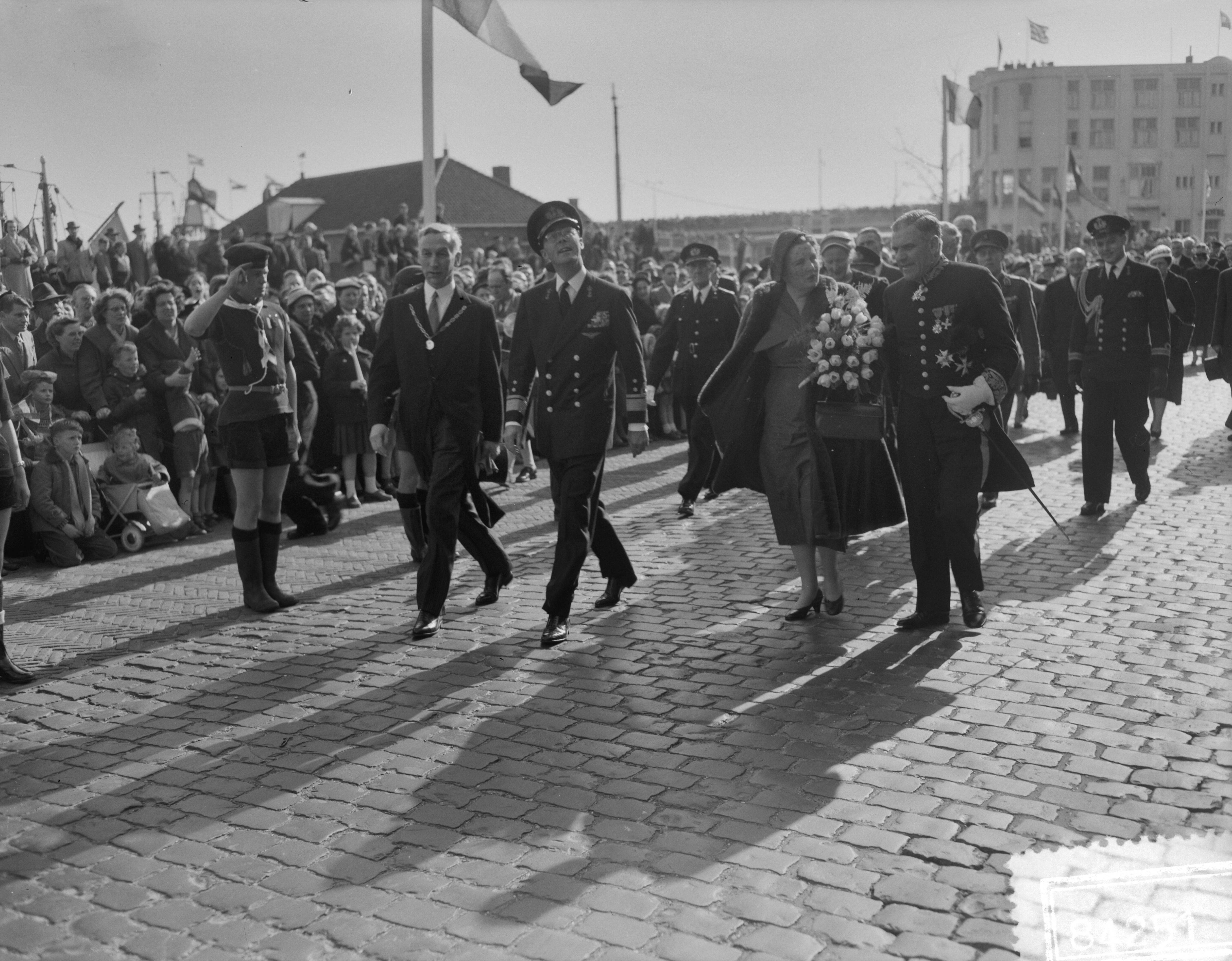 Fotocollectie Anefo — De Ruyterherdenking in Vlissingen — Foto: Behrens, Herbert F. / Anefo. Licentie: Set B: Rechtenvrij / Publiek Domein. Bron: Nationaal Archief. http://hdl.handle.net/10648/a95ac1dc-d0b4-102d-bcf8-003048976d84