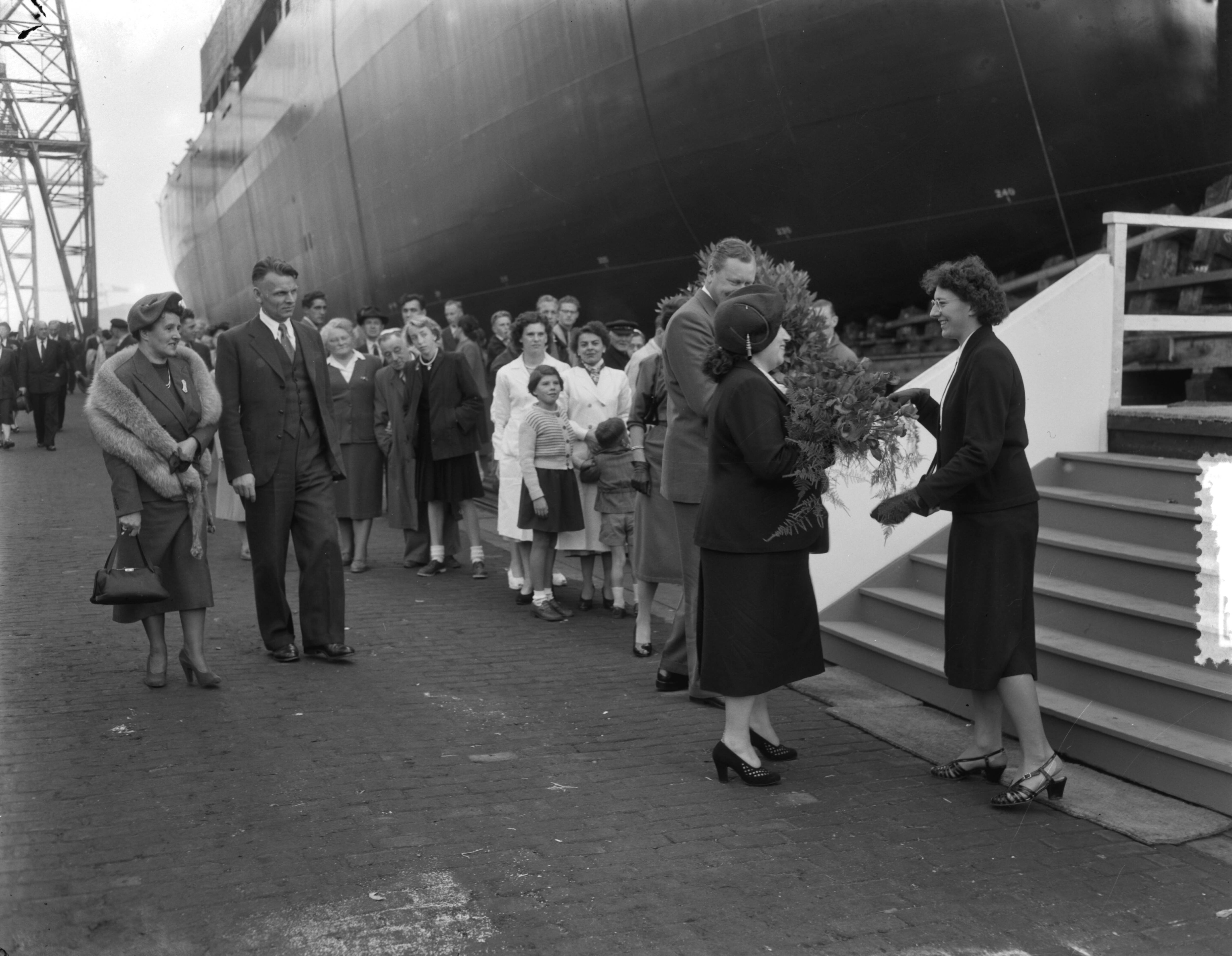 Fotocollectie Anefo — Tewaterlating vrachtschip "OGB" op de werf van N.V. Koninklijke Maatschappij "De Schelde" te Vlissingen — Foto: Duinen, G.W. van / Anefo. Licentie: Set B: Rechtenvrij / Publiek Domein. Bron: Nationaal Archief. http://hdl.handle.net/10648/a9152834-d0b4-102d-bcf8-003048976d84
