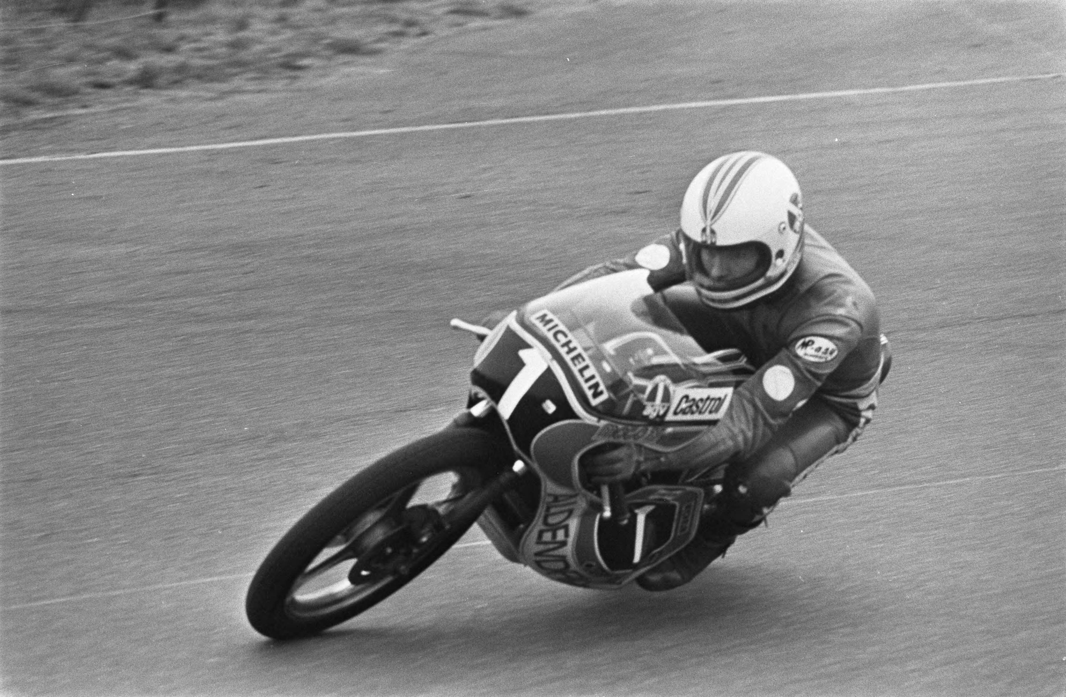 Motorraces Zandvoort 1975 — Henk van Kessel op een 125 cc — Foto: Mieremet, Rob / Anefo. Licentie: Set B: Rechtenvrij / Publiek Domein. Bron: Nationaal Archief. http://hdl.handle.net/10648/ac6d6992-d0b4-102d-bcf8-003048976d84
