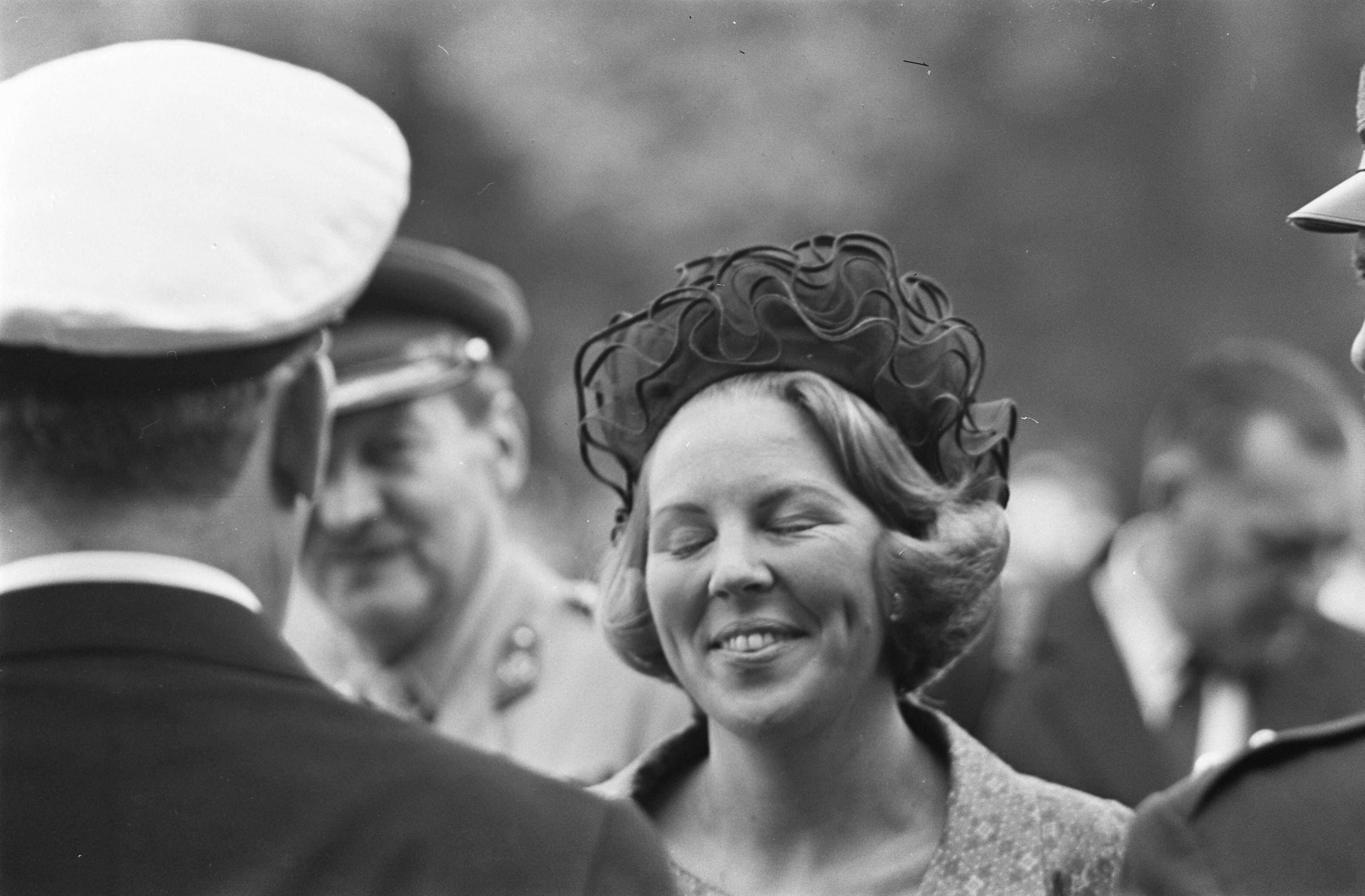 Fotocollectie Anefo — Prinses Beatrix bezoekt KMA te Breda, Prinses Beatrix en Prins Peter van Griekenland — Foto: Pot, Harry / Anefo. Licentie: Set B: Rechtenvrij / Publiek Domein. Bron: Nationaal Archief. http://hdl.handle.net/10648/aa77ea4a-d0b4-102d-bcf8-003048976d84