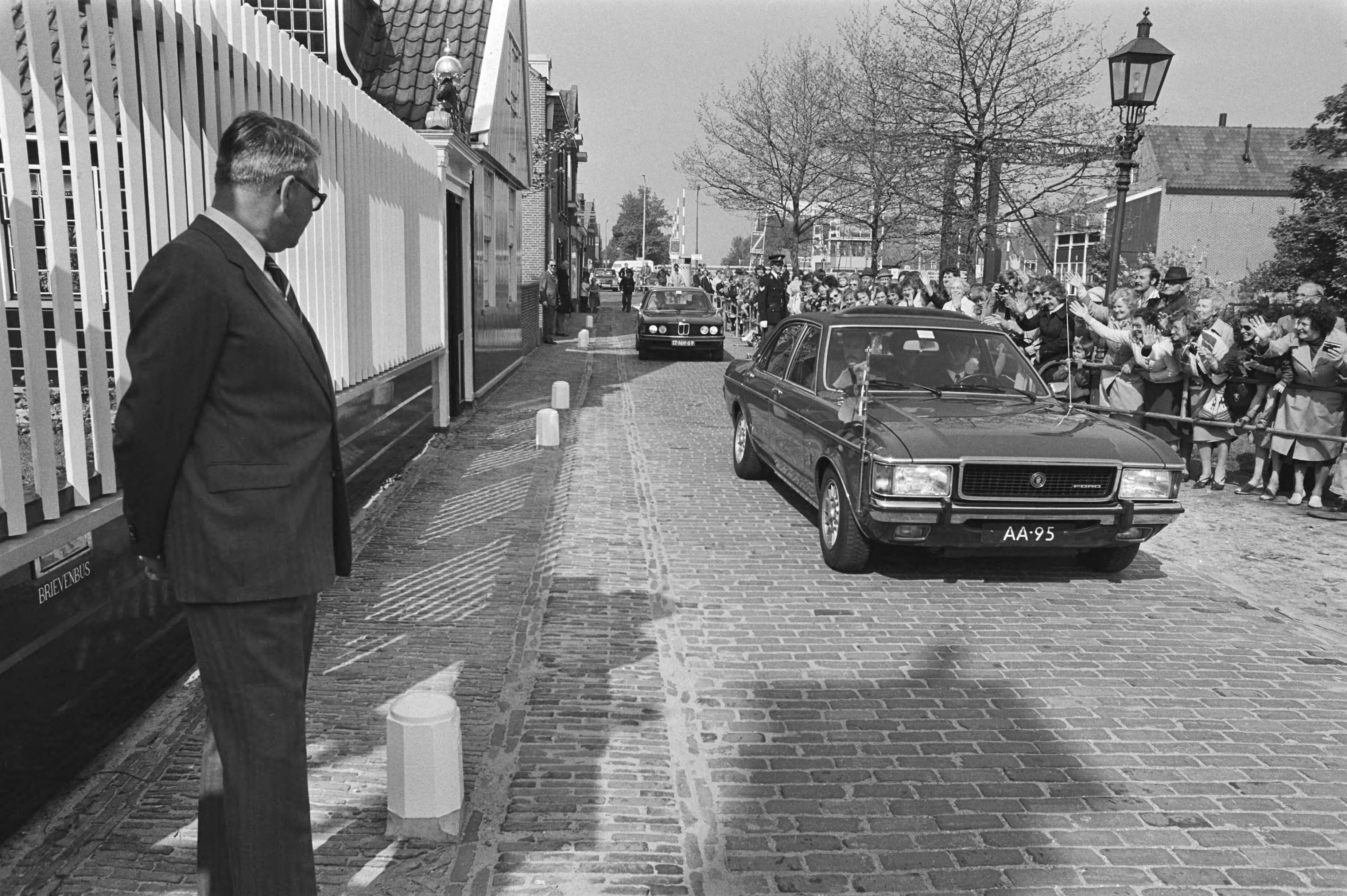 Fotocollectie Anefo — Prinses Beatrix opent uitbreiding Gemeenlandshuis in Edam — Foto: Peters, Hans / Anefo. Licentie: Set B: Rechtenvrij / Publiek Domein. Bron: Nationaal Archief. http://hdl.handle.net/10648/acb322d4-d0b4-102d-bcf8-003048976d84