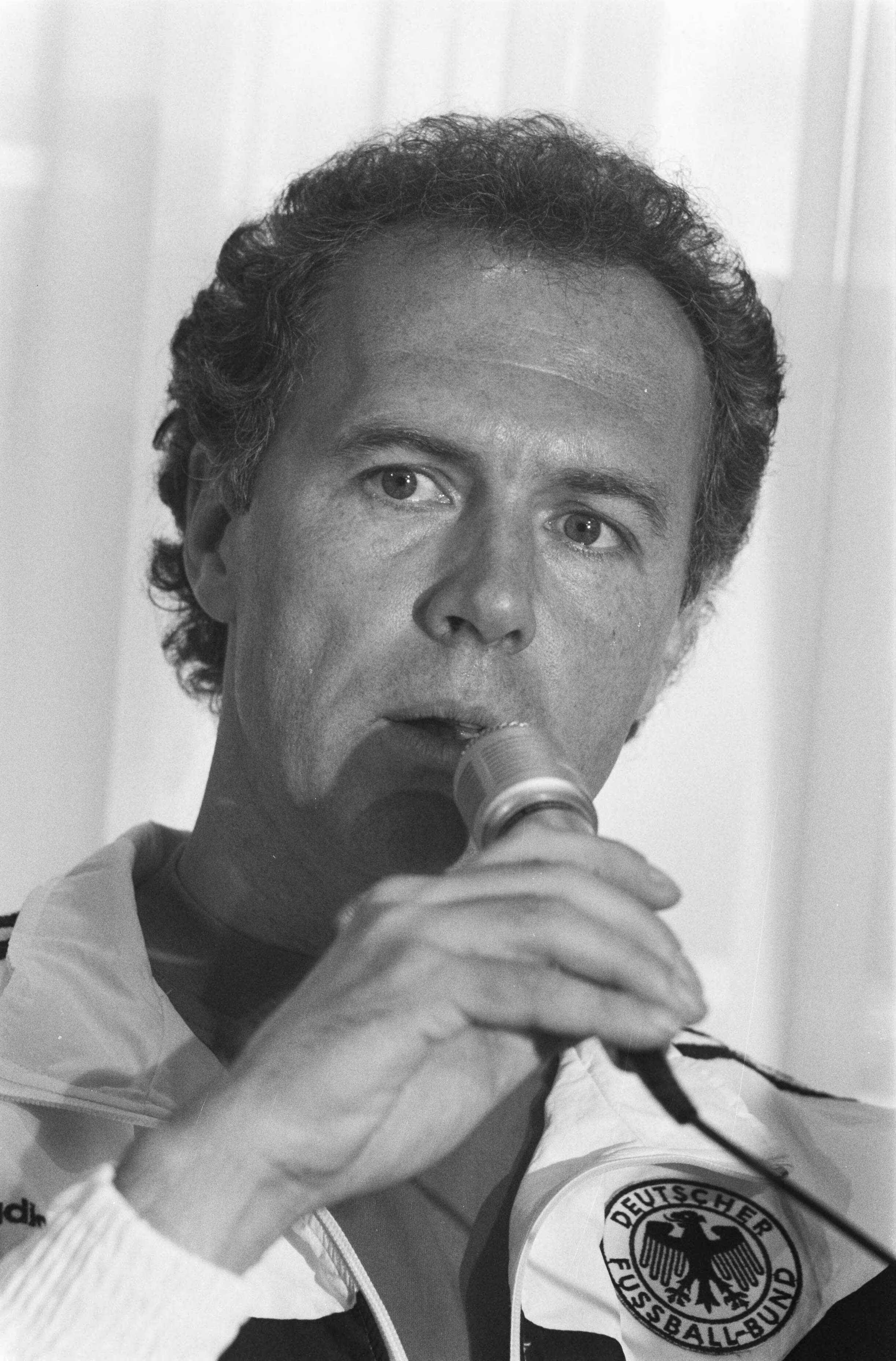 Westduitse voetbalelftal in Wassenaar — Trainer Franz Beckenbauer — Foto: Bogaerts, Rob / Anefo. Licentie: Set B: Rechtenvrij / Publiek Domein. Bron: Nationaal Archief. http://hdl.handle.net/10648/ad7263a6-d0b4-102d-bcf8-003048976d84