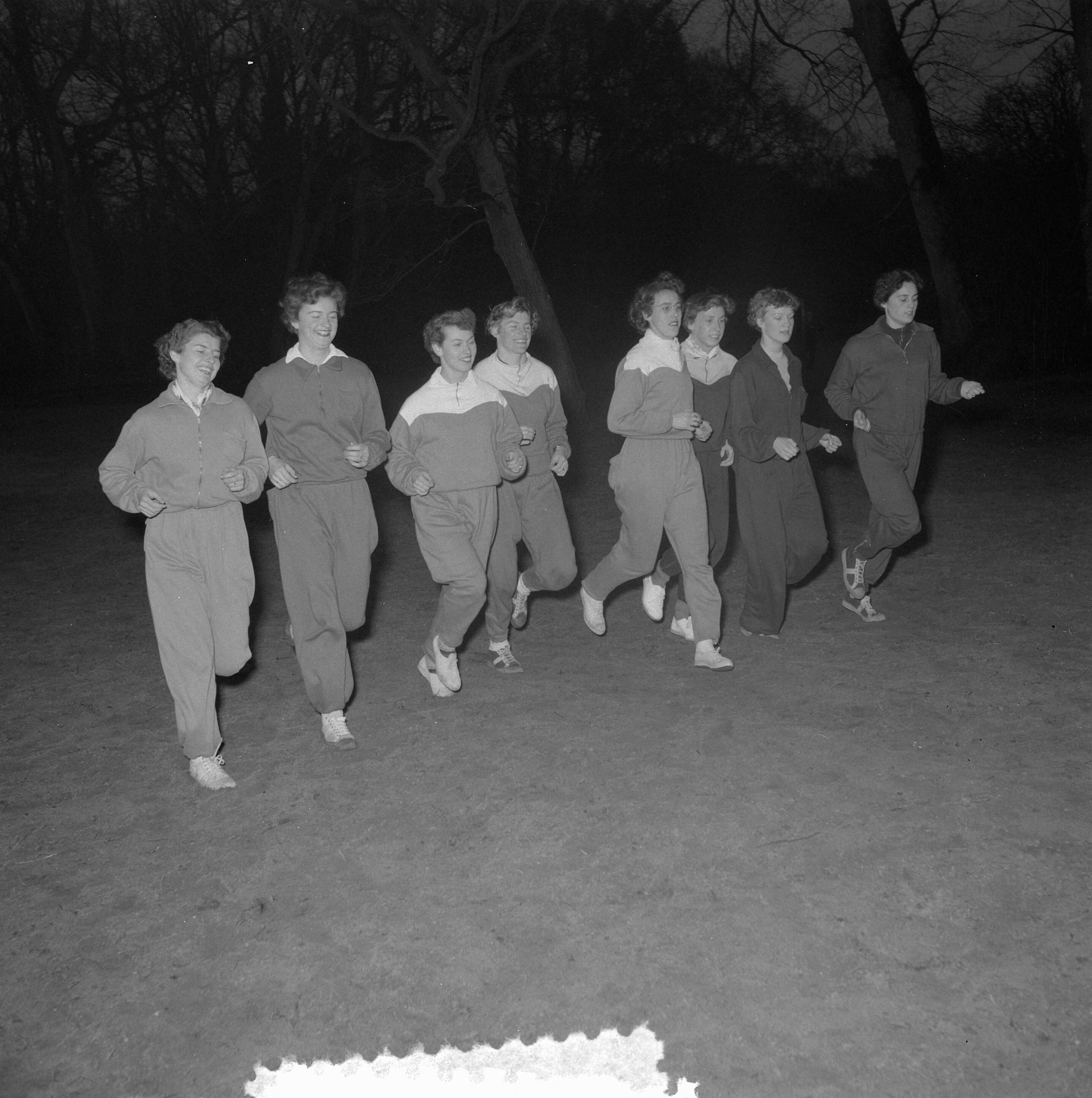 Fotocollectie Anefo — Centrale training Overveen ( Puck Brouwer ) — Foto: Noske, J.D. / Anefo. Licentie: Set B: Rechtenvrij / Publiek Domein. Bron: Nationaal Archief. http://hdl.handle.net/10648/a9195e68-d0b4-102d-bcf8-003048976d84