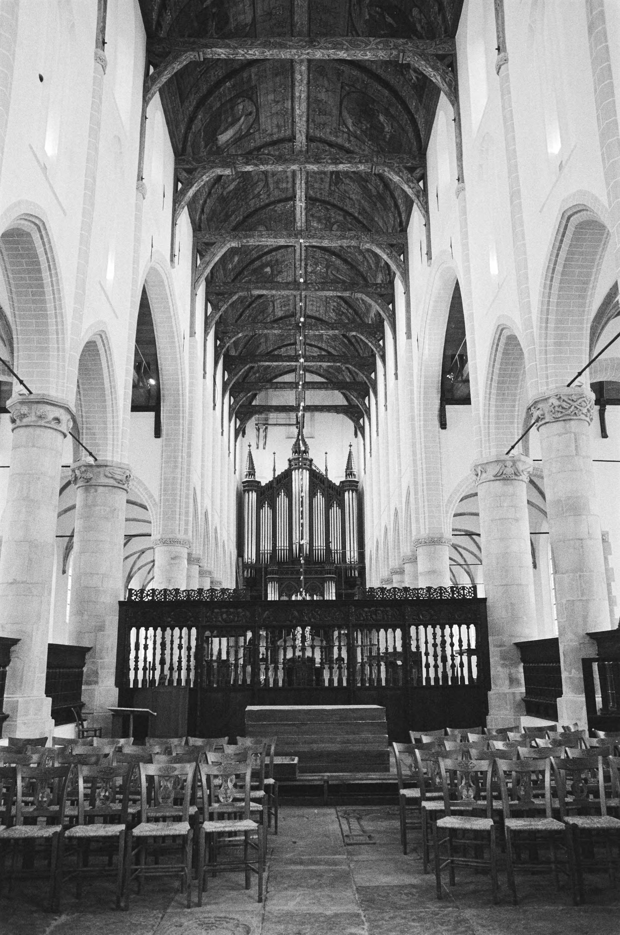 Fotocollectie Anefo — Grote of St. Vituskerk in Naarden gerestaureerd; interieuer van de kerk — Foto: Verhoeff, Bert / Anefo. Licentie: Set B: Rechtenvrij / Publiek Domein. Bron: Nationaal Archief. http://hdl.handle.net/10648/acc01ea8-d0b4-102d-bcf8-003048976d84