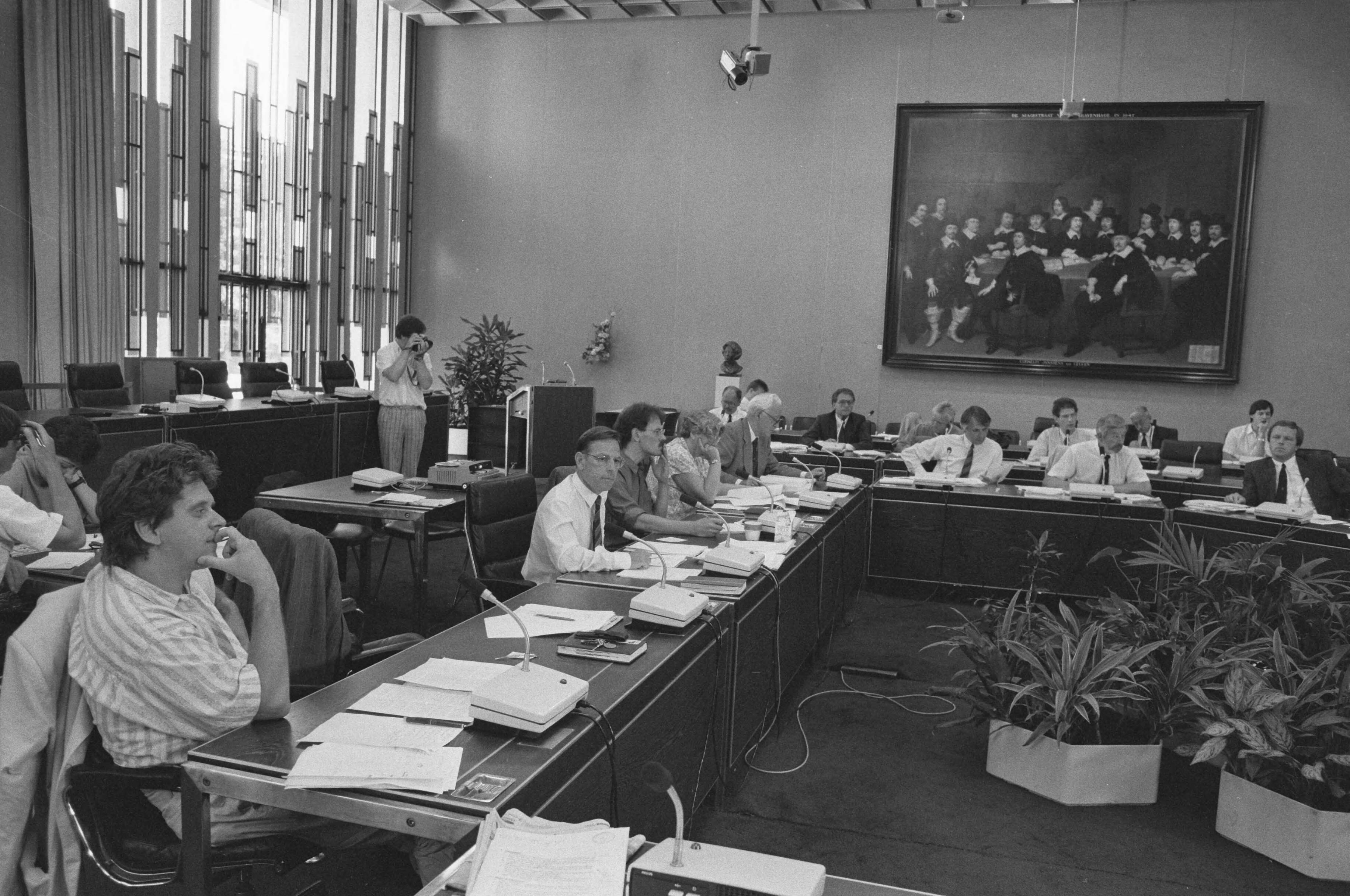 Fotocollectie Anefo — Commissievergadering van de gemeenteraad Den Haag in verband met de bouw van het nieuwe stadhuis, links wethouder Van Otterloo — Foto: Bogaerts, Rob / Anefo. Licentie: Set B: Rechtenvrij / Publiek Domein. Bron: Nationaal Archief. http://hdl.handle.net/10648/ad73719c-d0b4-102d-bcf8-003048976d84