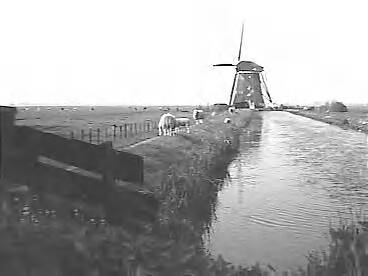 Fotocollectie Rijksvoorlichtingsdienst Eigen — Watermolen De Dikke Molen te Zwammerdam/Alphen aan de Rijn. 8-kante grondzeiler, rietgedekt, voorzien van een vijzel, bouwjaar 1674 — Foto: Schuurman, Ralph L. / RVD. Licentie: Set B: Rechtenvrij / Publiek Domein. Bron: Nationaal Archief. http://hdl.handle.net/10648/af737410-d0b4-102d-bcf8-003048976d84