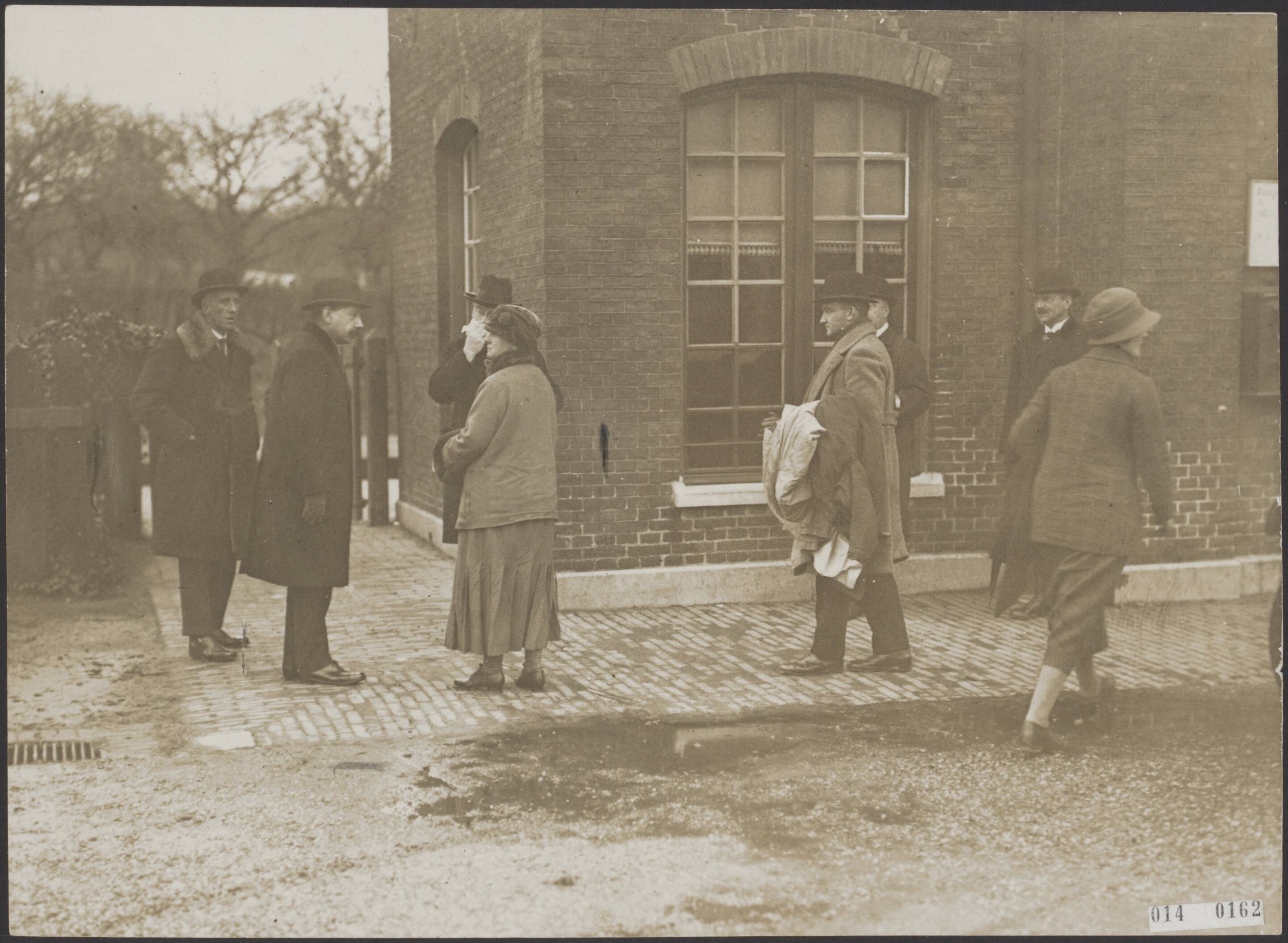 Fotocollectie Elsevier Binnenland — Koningin Wilhelmina bezoekt Bunnik — Foto: Internationaal Persfotobureau. Licentie: Set B: Rechtenvrij / Publiek Domein. Bron: Nationaal Archief. http://hdl.handle.net/10648/adafc87c-d0b4-102d-bcf8-003048976d84