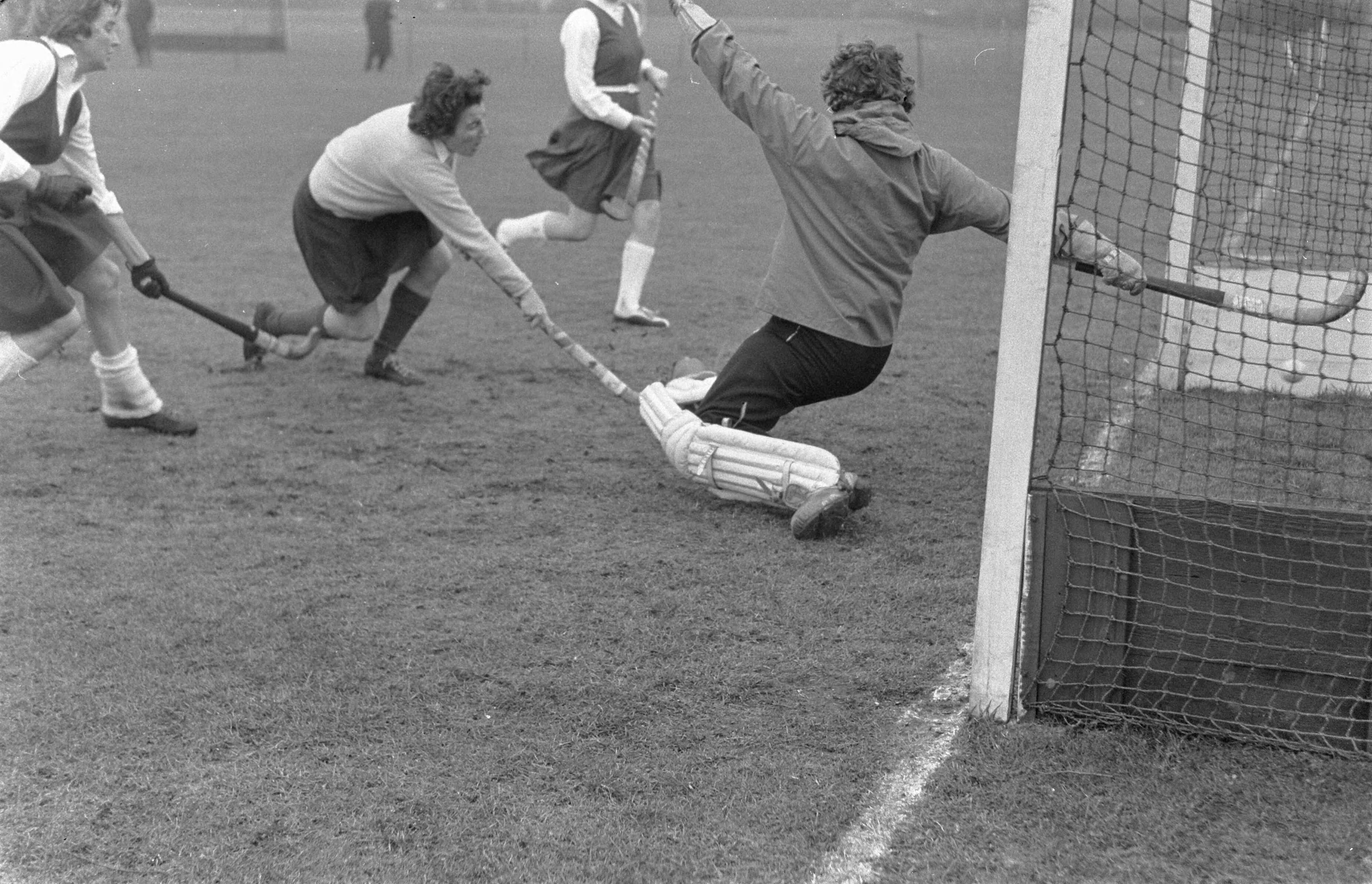 Fotocollectie Anefo — Dameshockey. BDHC tegen Kieviten 0-3, Kieviten uit Wassenaar kampioen — Foto: Pot, Harry / Anefo. Licentie: Set B: Rechtenvrij / Publiek Domein. Bron: Nationaal Archief. http://hdl.handle.net/10648/a9a81888-d0b4-102d-bcf8-003048976d84