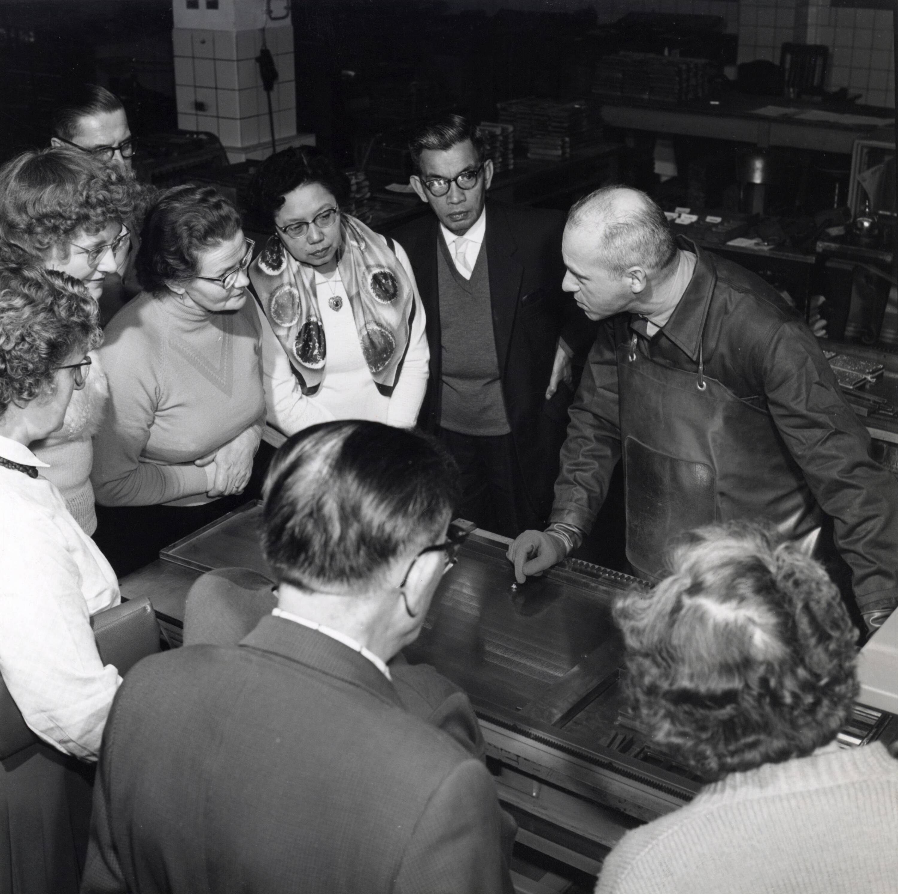 Collectie nader te bepalen — [Serie: Spaarnestad bedrijfsvoering] Bedrijfs excursie, — Foto: Fotograaf Onbekend / Fotobureau onbekend / Spaarnestad Photo (05887). Licentie: Set B: Rechtenvrij / Publiek Domein. Bron: Nationaal Archief. http://hdl.handle.net/10648/35429da6-4156-a382-e063-6df0900a6686