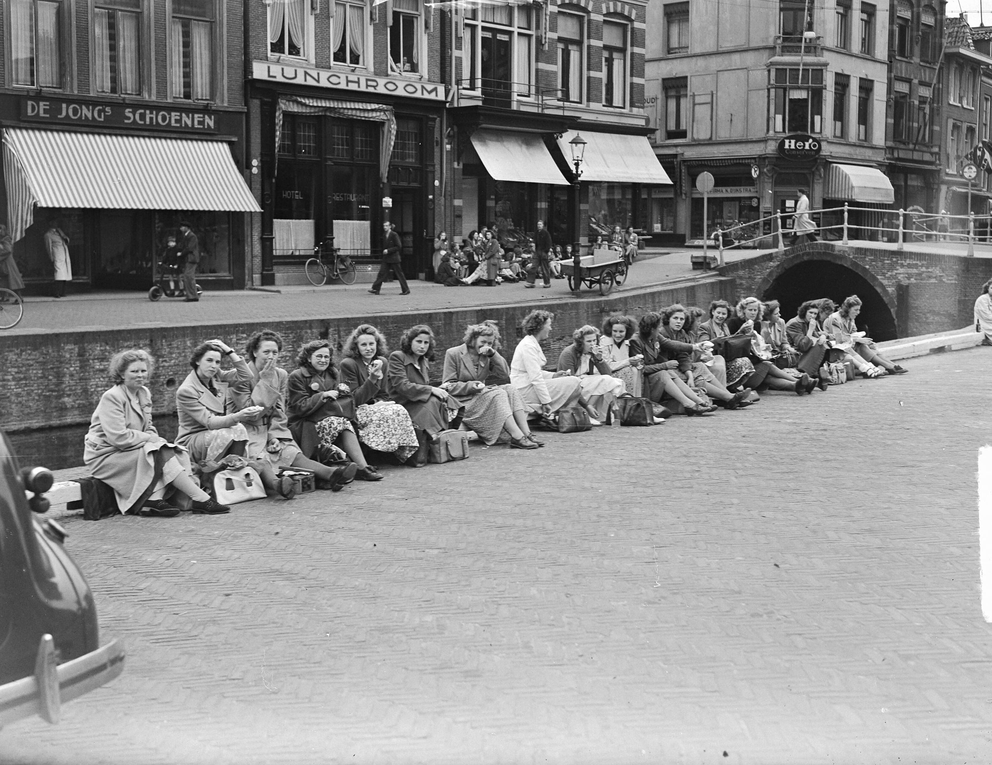 Fotocollectie Anefo — Landdag van de Bond van Meisjes op Gereformeerd Grondsl in Leeuwarden — Foto: Oorschot, […] van / Anefo. Licentie: Set B: Rechtenvrij / Publiek Domein. Bron: Nationaal Archief. http://hdl.handle.net/10648/a8c8f8ba-d0b4-102d-bcf8-003048976d84