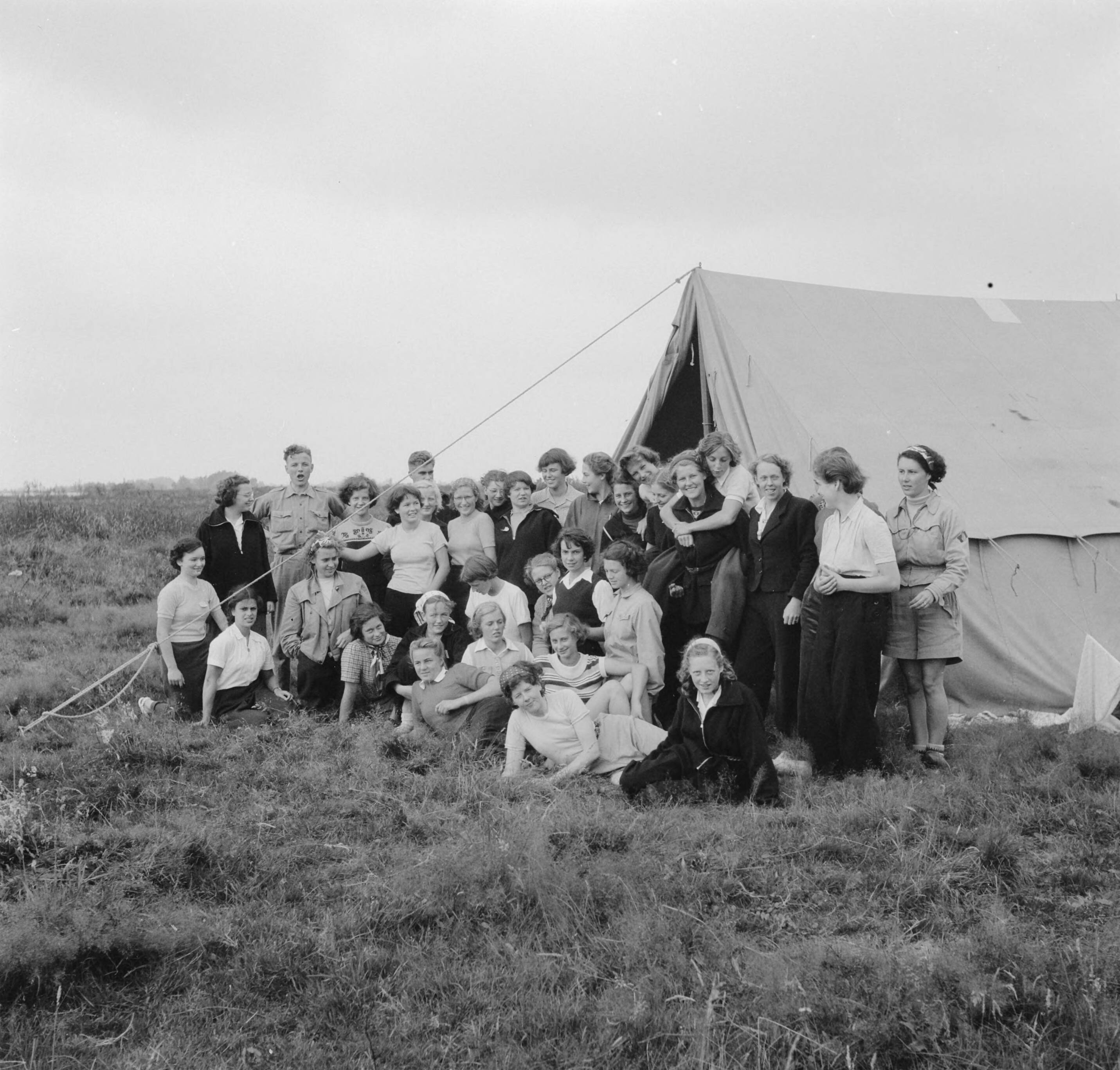 VDJC kamp Vinkeveen — VCJC kamp Vinkeveen — Foto: Noske, J.D. / Anefo. Licentie: Set B: Rechtenvrij / Publiek Domein. Bron: Nationaal Archief. http://hdl.handle.net/10648/a8dbe272-d0b4-102d-bcf8-003048976d84