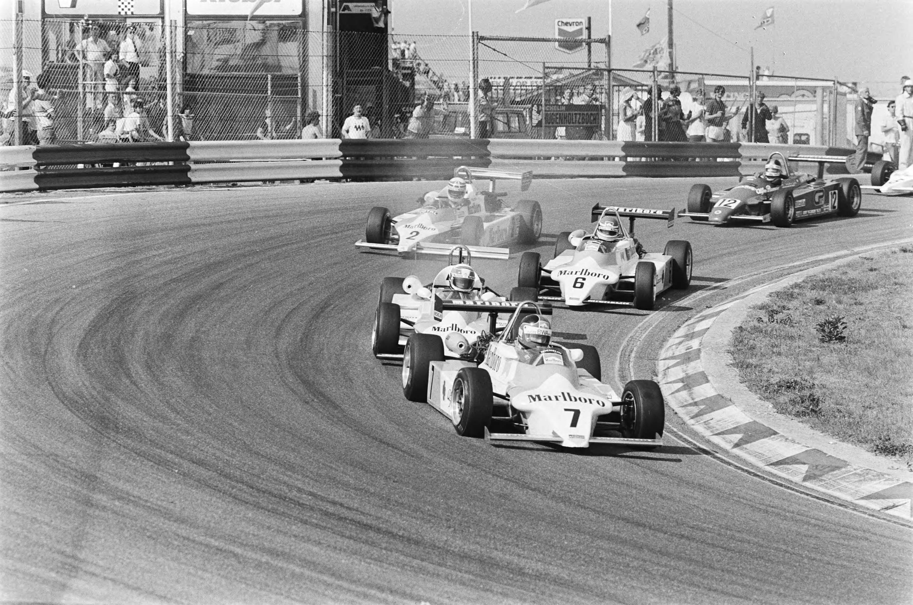 Fotocollectie Anefo — Pinksterraces op circuit van Zandvoort; formule 3 (meetellend voor EK); Larraur (nr. 7, winnaar), Ferte (nr. 1), Pirro (nr. 6), Allid (nr. 2) en Giangrassi / — Foto: Antonisse, Marcel / Anefo. Licentie: Set B: Rechtenvrij / Publiek Domein. Bron: Nationaal Archief. http://hdl.handle.net/10648/ad18c68e-d0b4-102d-bcf8-003048976d84