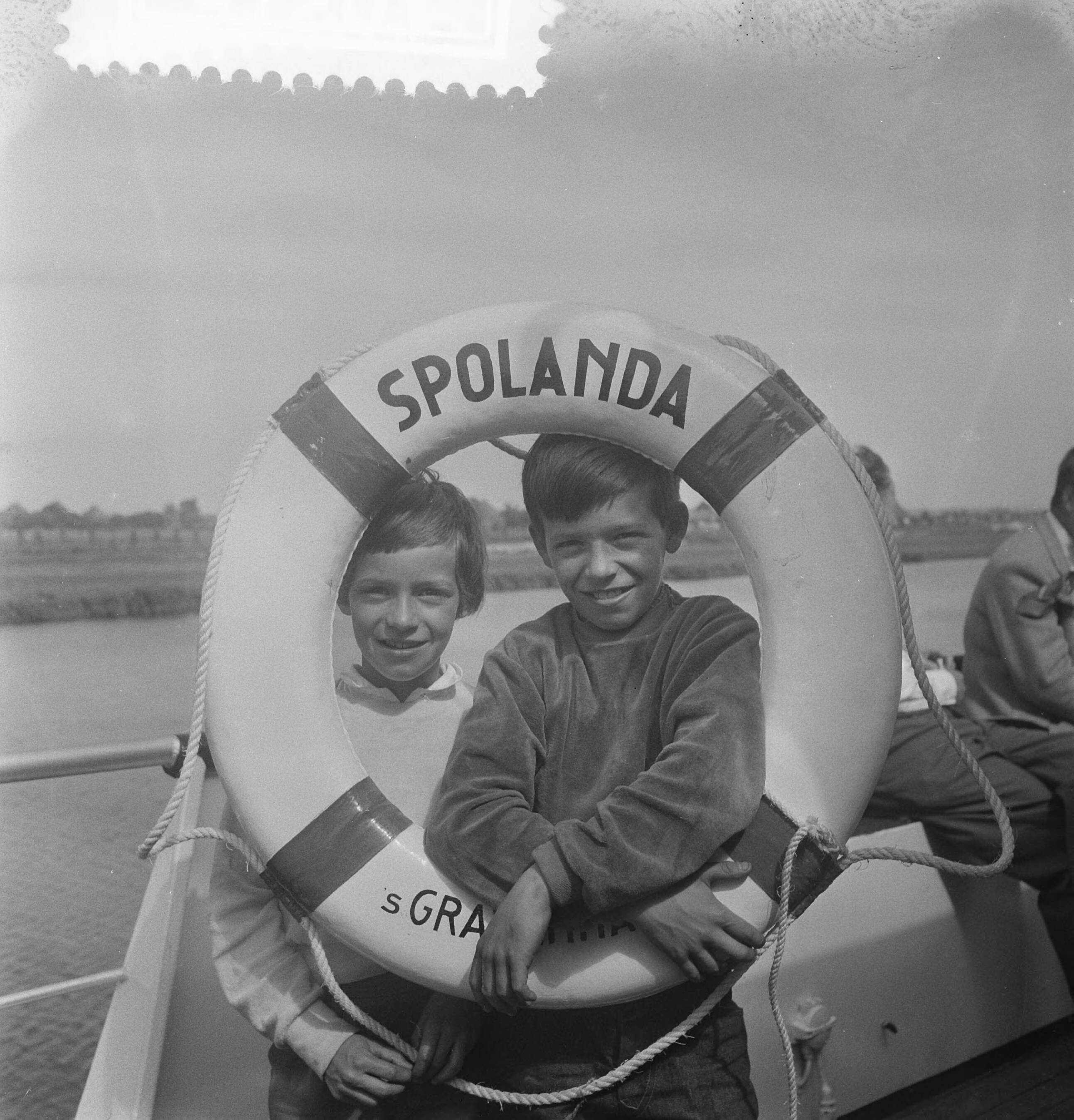 Fotocollectie Anefo — Proefvaart en overdracht van de "Spolando" bij de Zaanlandse Scheepsbouw Maatschappij te Zaandam — Foto: Rossem, Wim van / Anefo. Licentie: Set B: Rechtenvrij / Publiek Domein. Bron: Nationaal Archief. http://hdl.handle.net/10648/a980c90e-d0b4-102d-bcf8-003048976d84