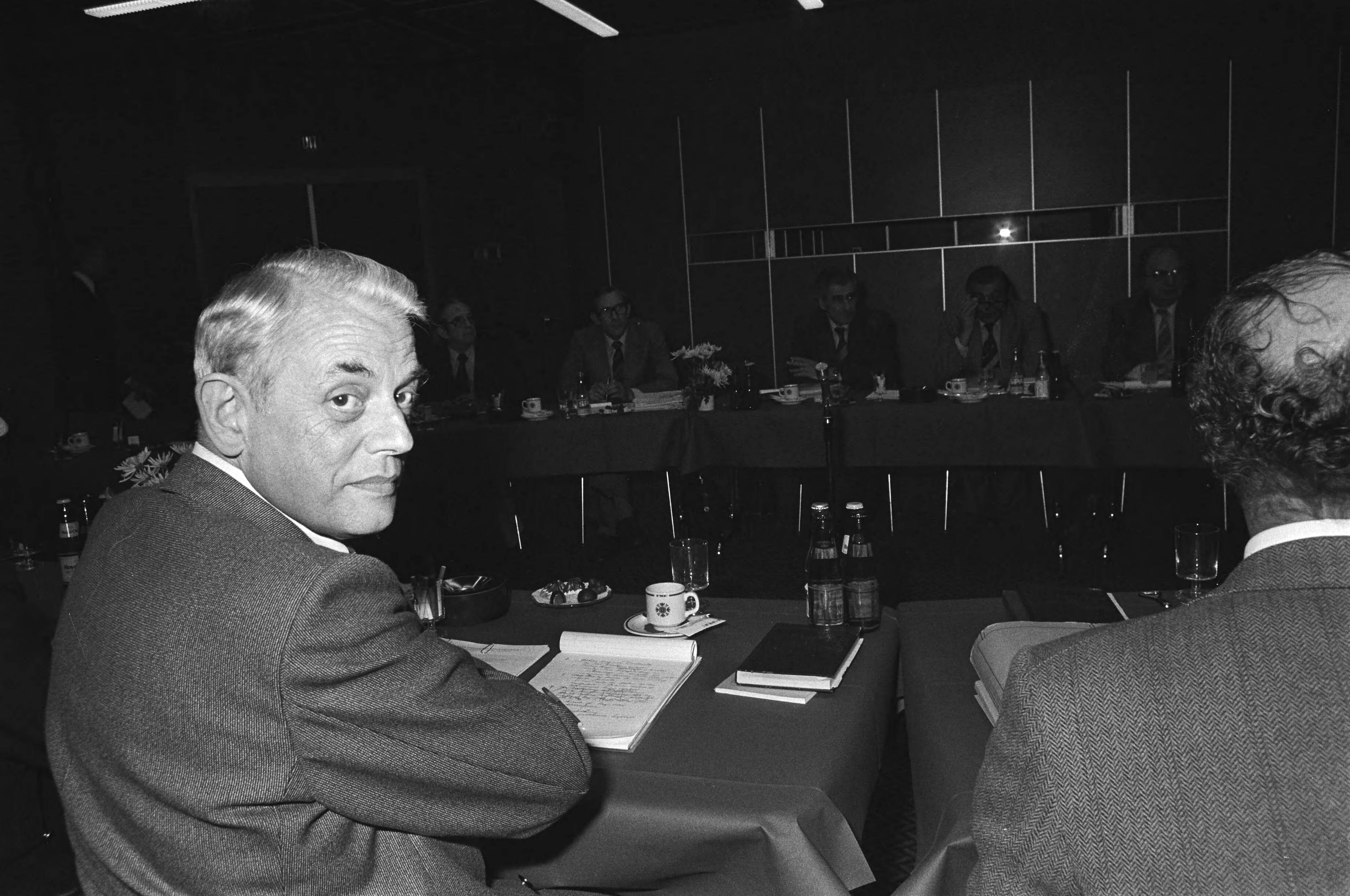 Overleg metaal CAO te Zoetermeer — FME voorzitter Ter Hart — Foto: Pereira, Fernando / Anefo. Licentie: Set B: Rechtenvrij / Publiek Domein. Bron: Nationaal Archief. http://hdl.handle.net/10648/accaa616-d0b4-102d-bcf8-003048976d84