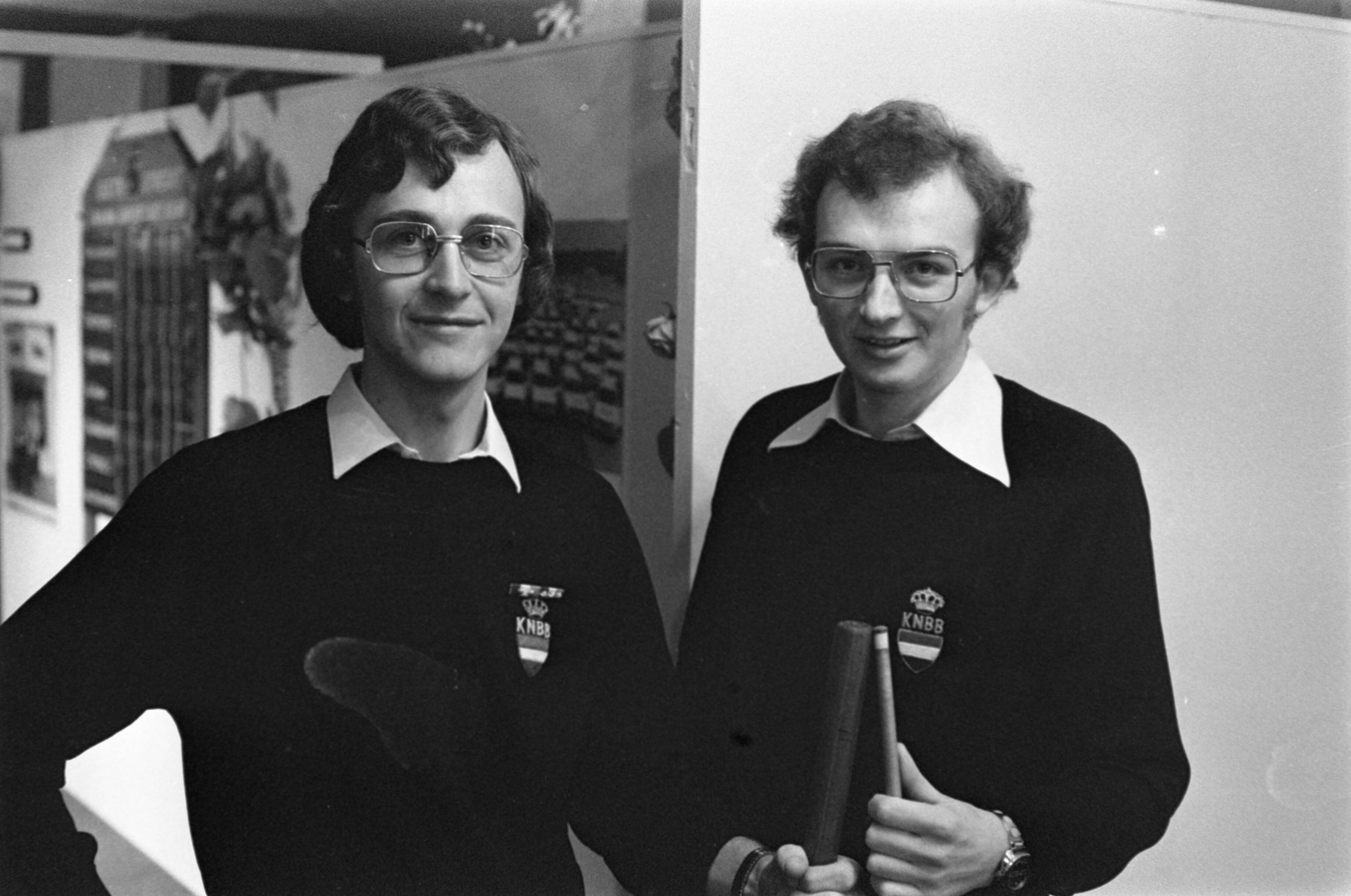 Nederlandse kampioenschappen biljarten (libre) in Utrecht — Nederlands kampioen Christ van der Smissen (l) en Louis Havermans — Foto: Verhoeff, Bert / Anefo. Licentie: Set B: Rechtenvrij / Publiek Domein. Bron: Nationaal Archief. http://hdl.handle.net/10648/ac999e5e-d0b4-102d-bcf8-003048976d84