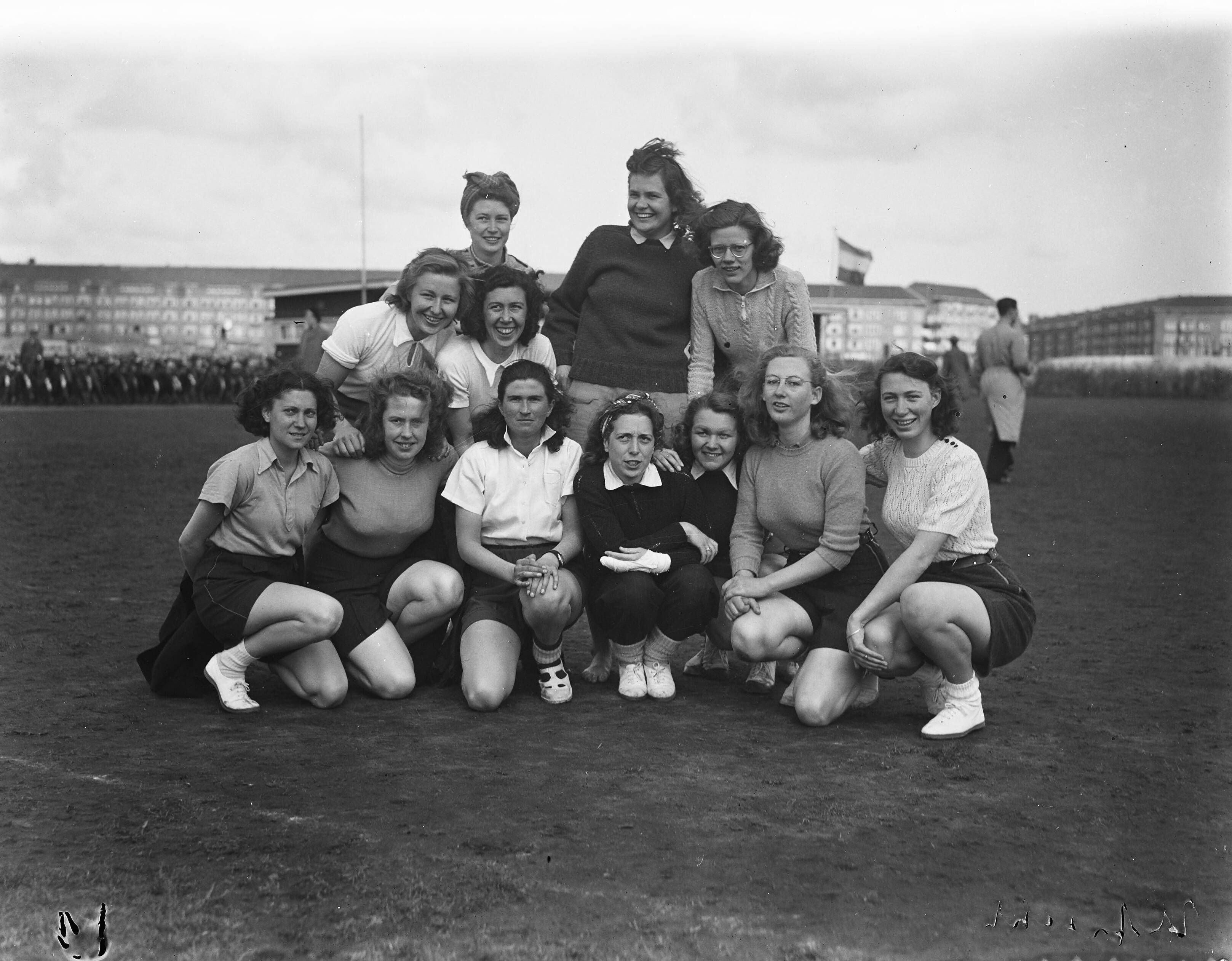 Fotocollectie Anefo — Interacademiale wedstrijden. Elftal van Utrecht — Foto: Oorschot, […] van / Anefo. Licentie: Set B: Rechtenvrij / Publiek Domein. Bron: Nationaal Archief. http://hdl.handle.net/10648/a8b52f42-d0b4-102d-bcf8-003048976d84
