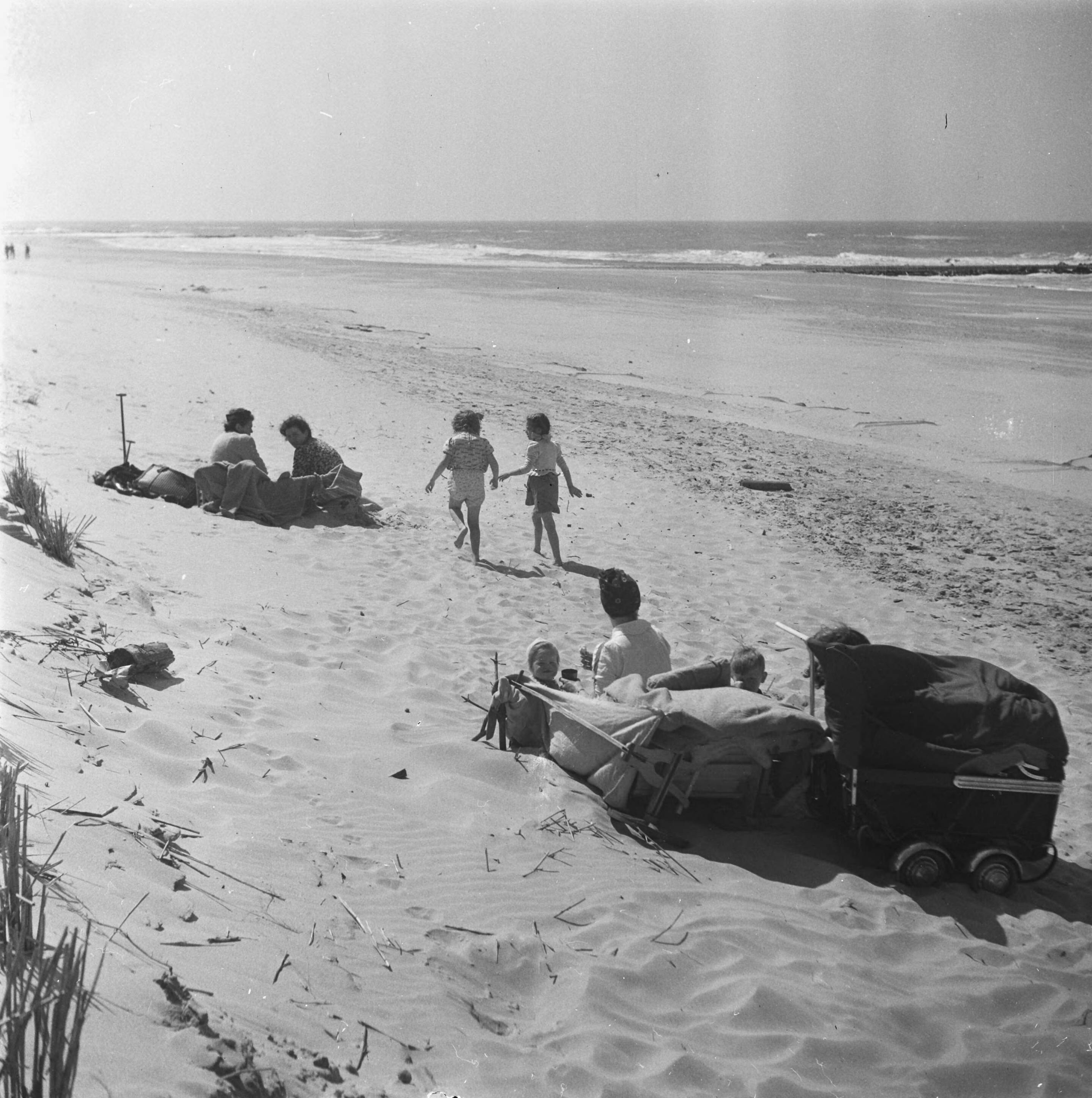 Fotocollectie Anefo — Scheveningen — Foto: Breijer, Charles / Anefo. Licentie: Set B: Rechtenvrij / Publiek Domein. Bron: Nationaal Archief. http://hdl.handle.net/10648/a89e9462-d0b4-102d-bcf8-003048976d84