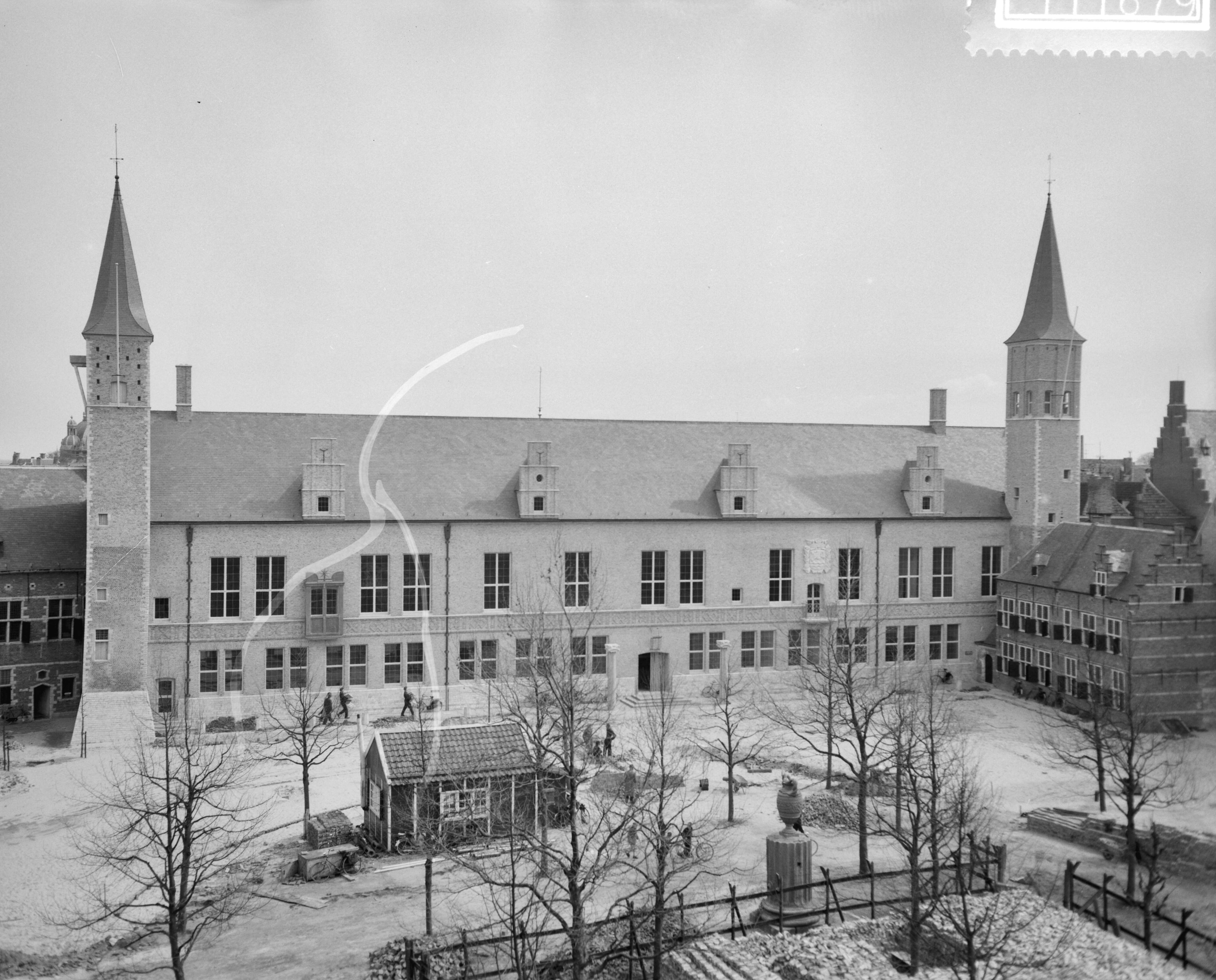 Fotocollectie Anefo — Zeeuws provinciehuis in Middelburg dat op 17 mei aanstaande door koningin Juliana geopend zal worden. Exterieur van het provinciehuis — Foto: Bilsen, Joop van / Anefo. Licentie: Set B: Rechtenvrij / Publiek Domein. Bron: Nationaal Archief. http://hdl.handle.net/10648/a9ac6e60-d0b4-102d-bcf8-003048976d84