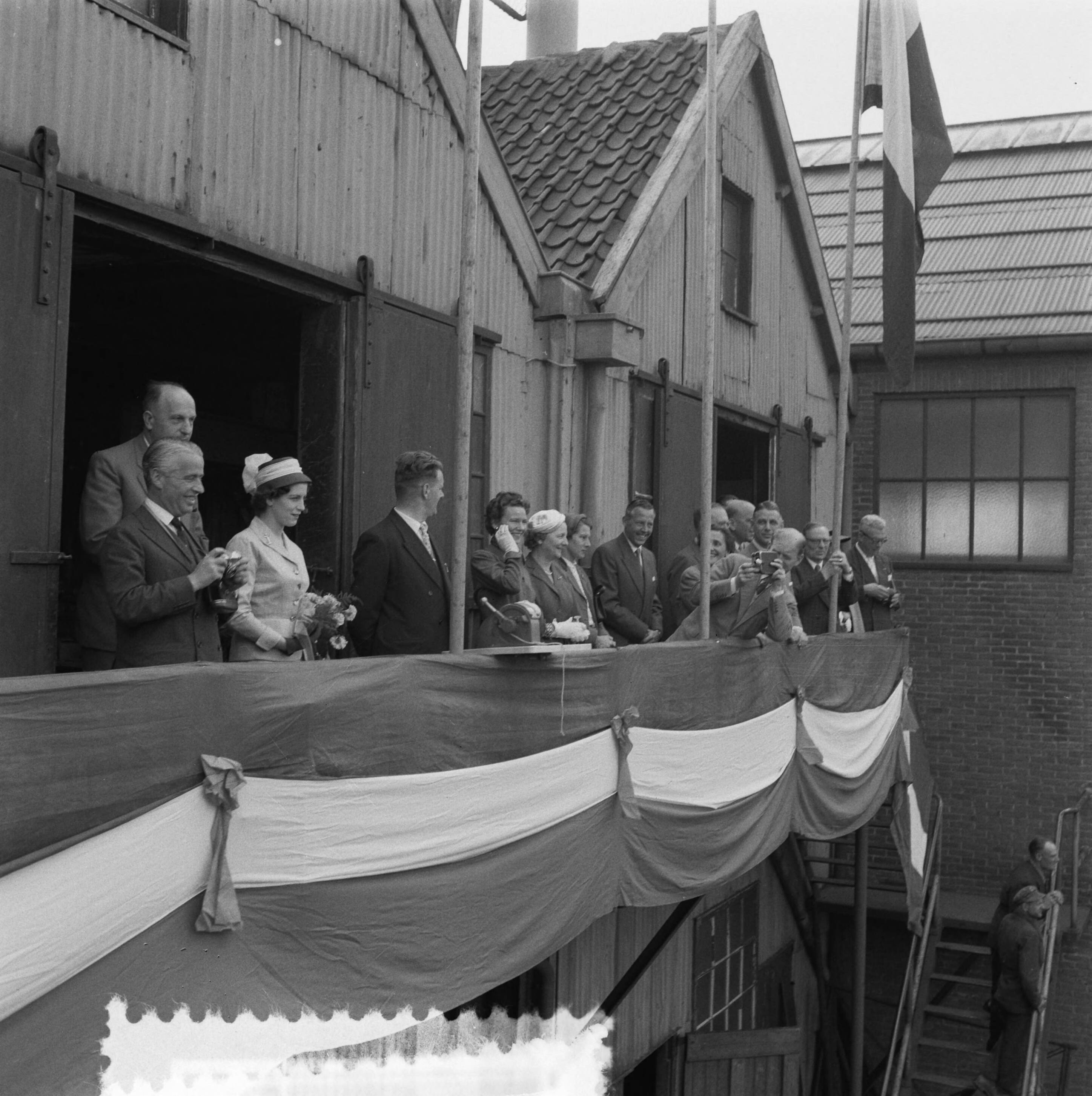 Fotocollectie Anefo — Tewaterlating "Mary North" bij NV Zaanlandse scheepsbouw maatschappij te Zaandam — Foto: Rossem, Wim van / Anefo. Licentie: Set B: Rechtenvrij / Publiek Domein. Bron: Nationaal Archief. http://hdl.handle.net/10648/a9499e98-d0b4-102d-bcf8-003048976d84