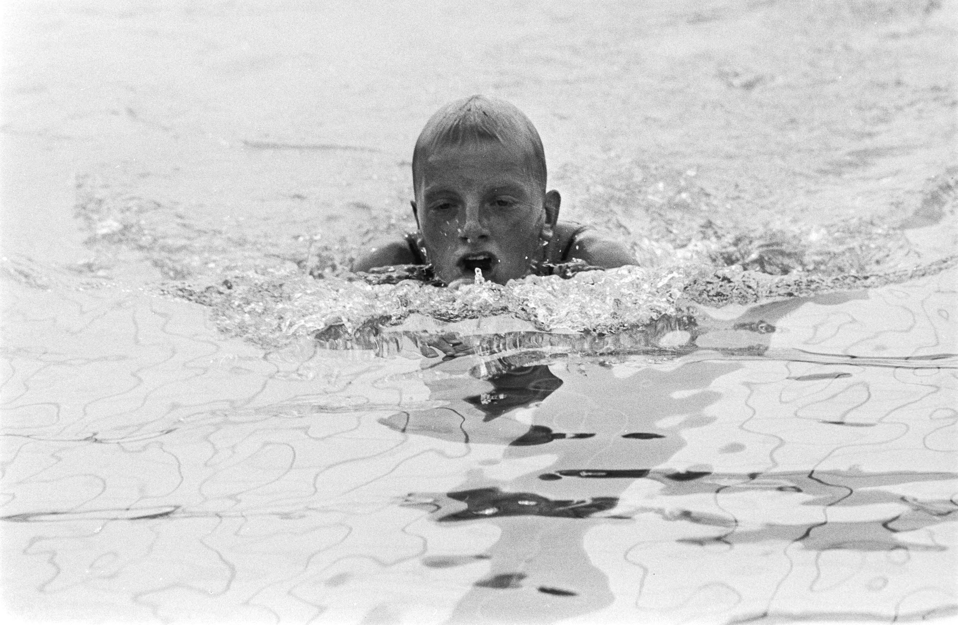 Fotocollectie Anefo — Nationale kampioenschappen zwemmen te Den Haag , Hansje Bunschoten in actie — Foto: Peters, Hans / Anefo. Licentie: Set B: Rechtenvrij / Publiek Domein. Bron: Nationaal Archief. http://hdl.handle.net/10648/abc80a42-d0b4-102d-bcf8-003048976d84