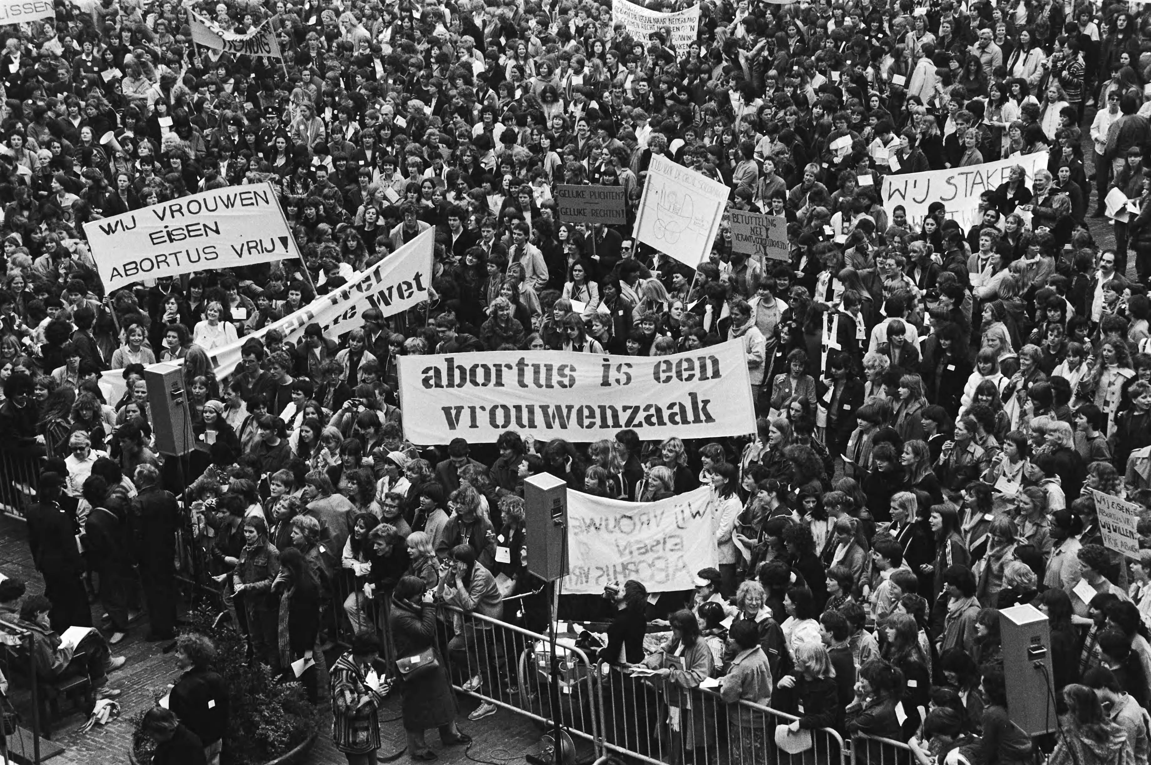 Fotocollectie Anefo — Landelijke vrouwenstakingsdag, in Den Haag werd i.v.m. landelijke vrouwenstakingsdag dem., — Foto: Dijk, Hans van / Anefo. Licentie: Set B: Rechtenvrij / Publiek Domein. Bron: Nationaal Archief. http://hdl.handle.net/10648/acf84d28-d0b4-102d-bcf8-003048976d84