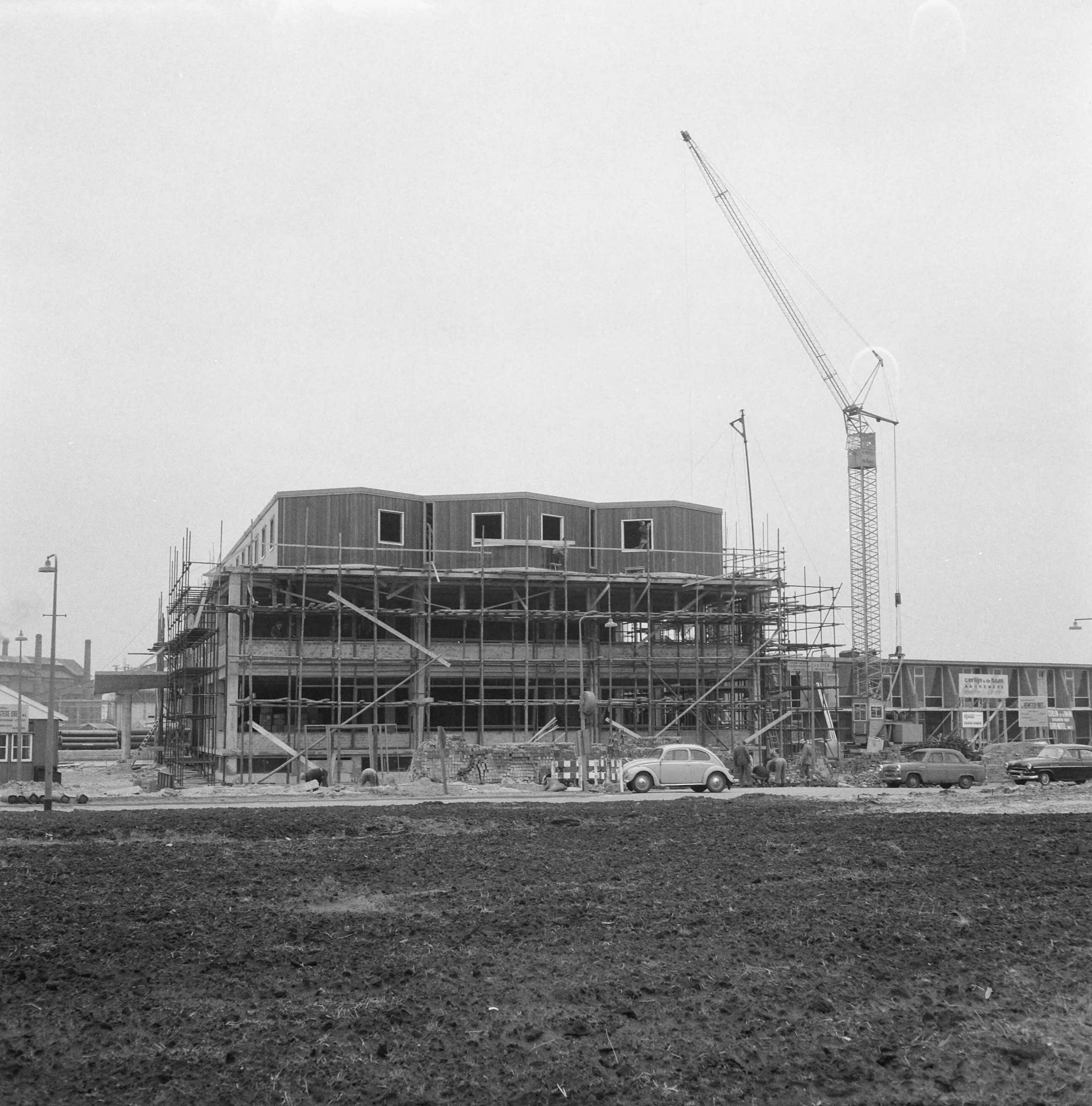 Fotocollectie Anefo — Nieuw motel op weg Amsterdam-Utrecht — Foto: Gelderen, Hugo van / Anefo. Licentie: Set B: Rechtenvrij / Publiek Domein. Bron: Nationaal Archief. http://hdl.handle.net/10648/a9fbcfd2-d0b4-102d-bcf8-003048976d84