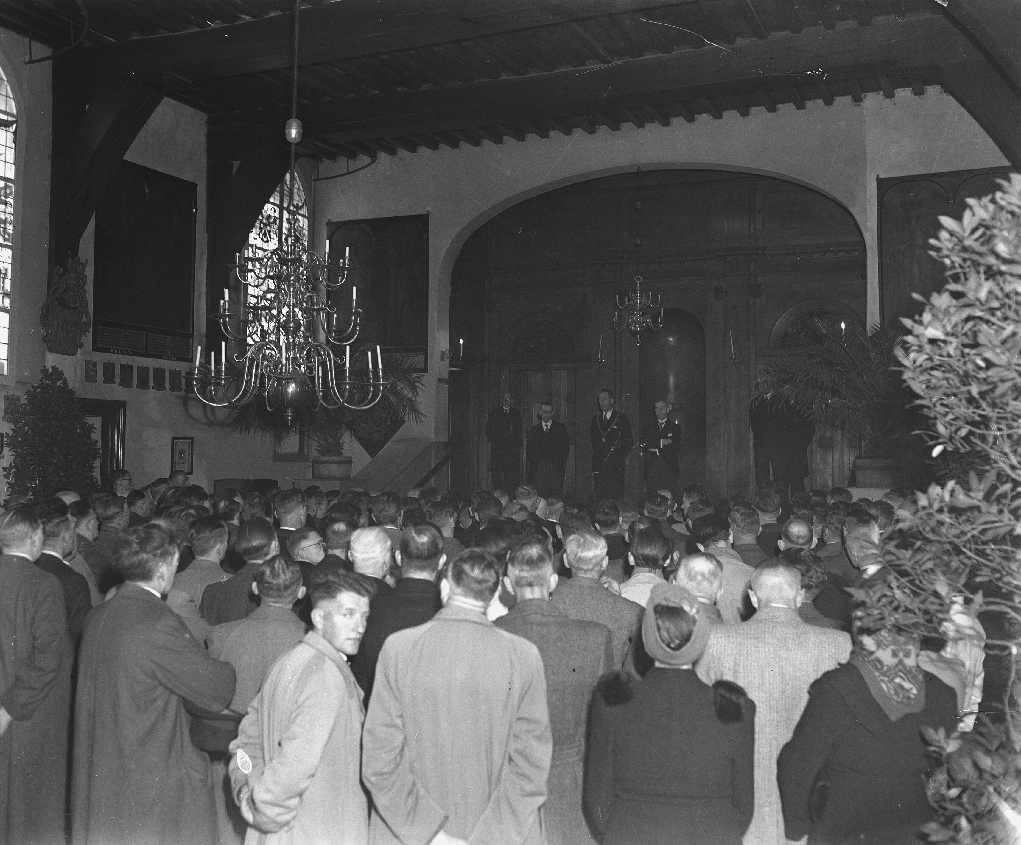 Fotocollectie Anefo — Bijeenkomst van de Katholieke Middenstandsbond te Haarlem t..g.v. 40-jarig bestaan — Foto: Zeylemaker, Co / Anefo. Licentie: Set B: Rechtenvrij / Publiek Domein. Bron: Nationaal Archief. http://hdl.handle.net/10648/a8a764de-d0b4-102d-bcf8-003048976d84