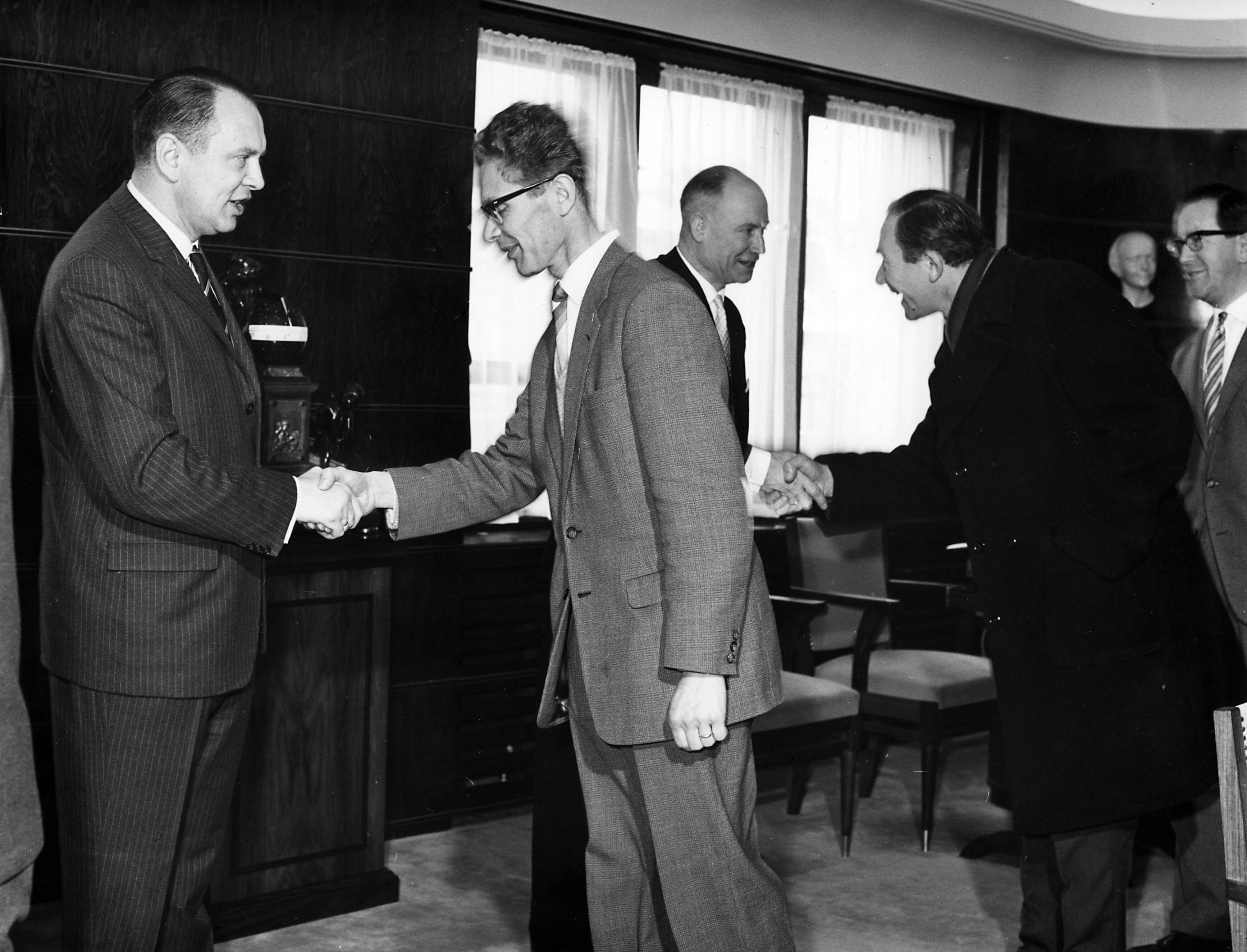 Collectie nader te bepalen — Drukkerij N.V. De Spaarnestad [receptie] — Foto: Fotograaf Onbekend / Fotobureau onbekend / Spaarnestad Photo (05887). Licentie: Set B: Rechtenvrij / Publiek Domein. Bron: Nationaal Archief. http://hdl.handle.net/10648/35429da6-3b71-a382-e063-6df0900a6686