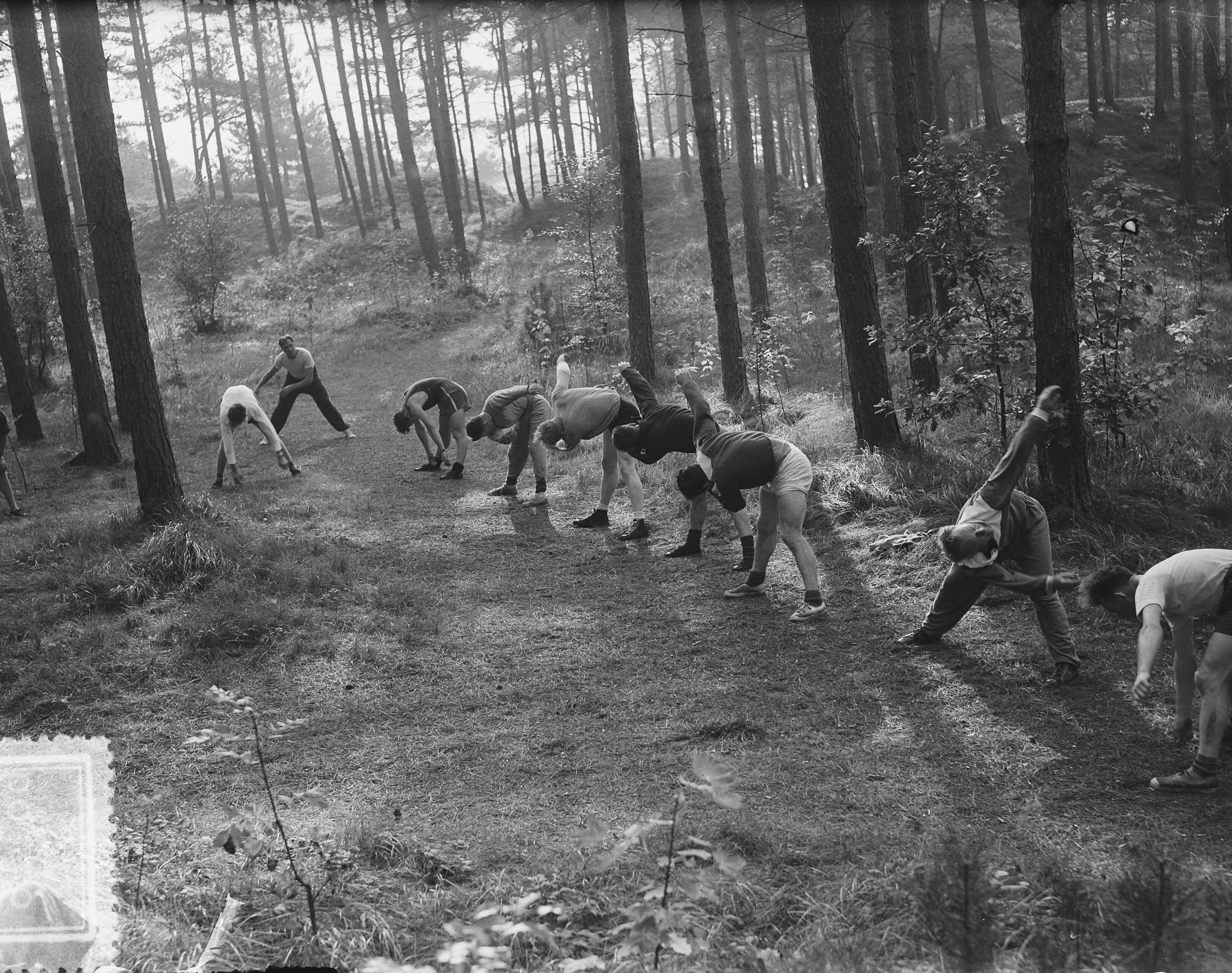 Fotocollectie Anefo — Training Nederlandse schaatsploeg bij CIOS Overveen — Foto: Behrens, Herbert F. / Anefo. Licentie: Set B: Rechtenvrij / Publiek Domein. Bron: Nationaal Archief. http://hdl.handle.net/10648/a91499a0-d0b4-102d-bcf8-003048976d84