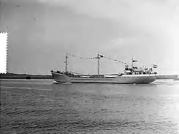 Fotocollectie Anefo — Proefvaart en overdracht van de "Spolando" bij de Zaanlandse Scheepsbouw Maatschappij te Zaandam — Foto: Rossem, Wim van / Anefo. Licentie: Set B: Rechtenvrij / Publiek Domein. Bron: Nationaal Archief. http://hdl.handle.net/10648/a980d084-d0b4-102d-bcf8-003048976d84