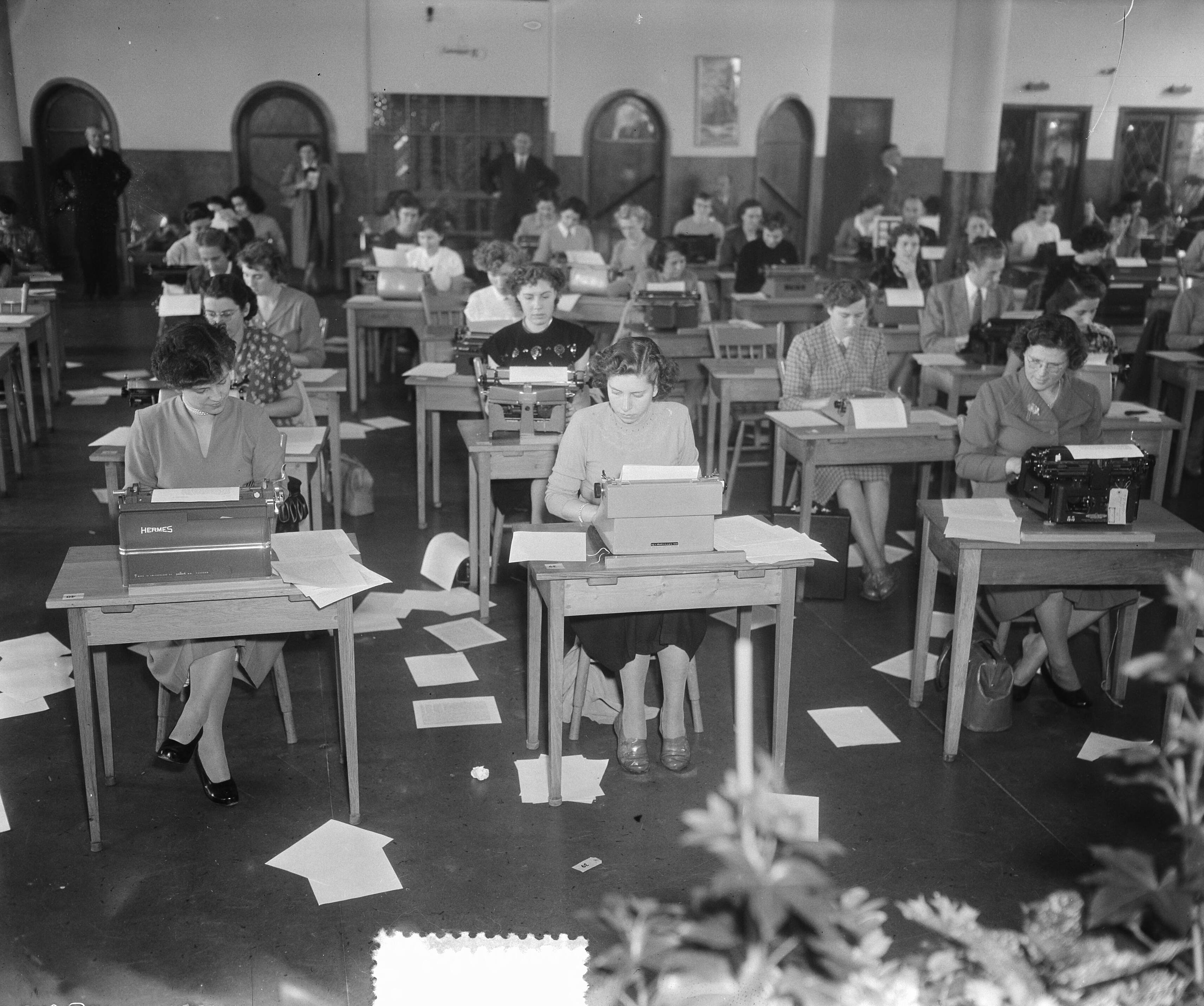 Fotocollectie Anefo — Typewedstrijden Den Haag — Foto: Pot, Harry / Anefo. Licentie: Set B: Rechtenvrij / Publiek Domein. Bron: Nationaal Archief. http://hdl.handle.net/10648/a8ffef32-d0b4-102d-bcf8-003048976d84
